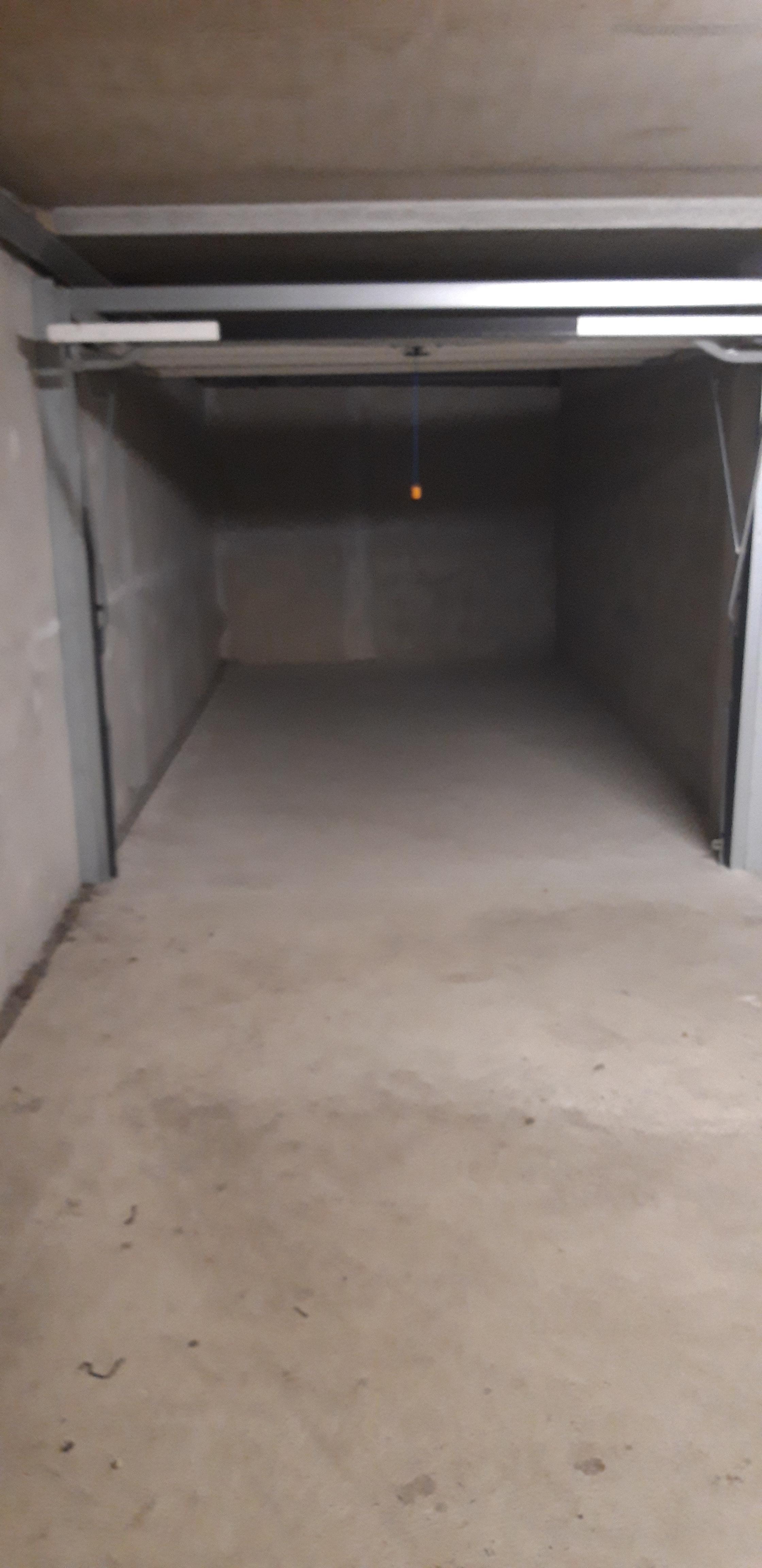 Garage en sous-sol à louer