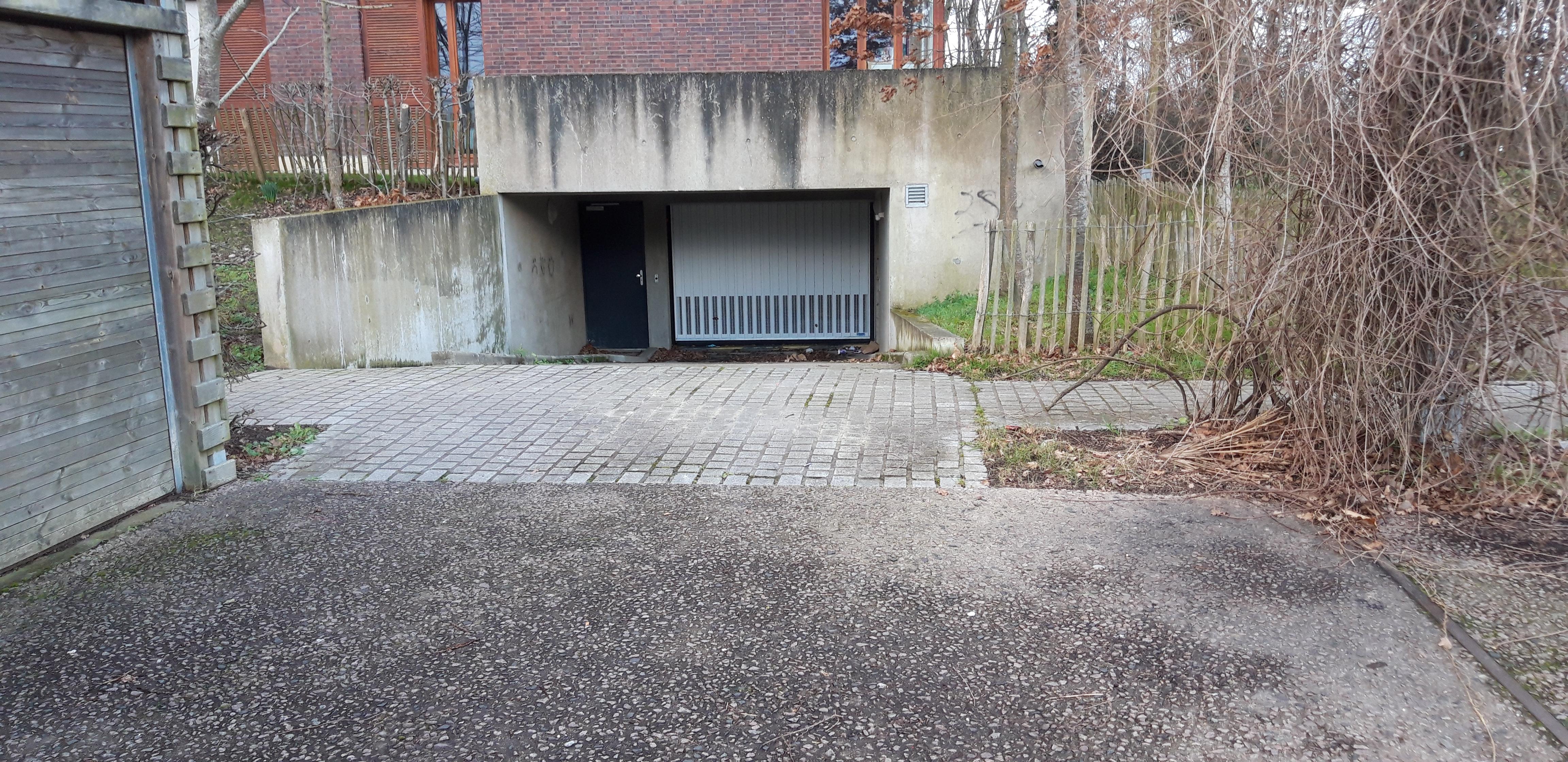 Garage en sous-sol à louer