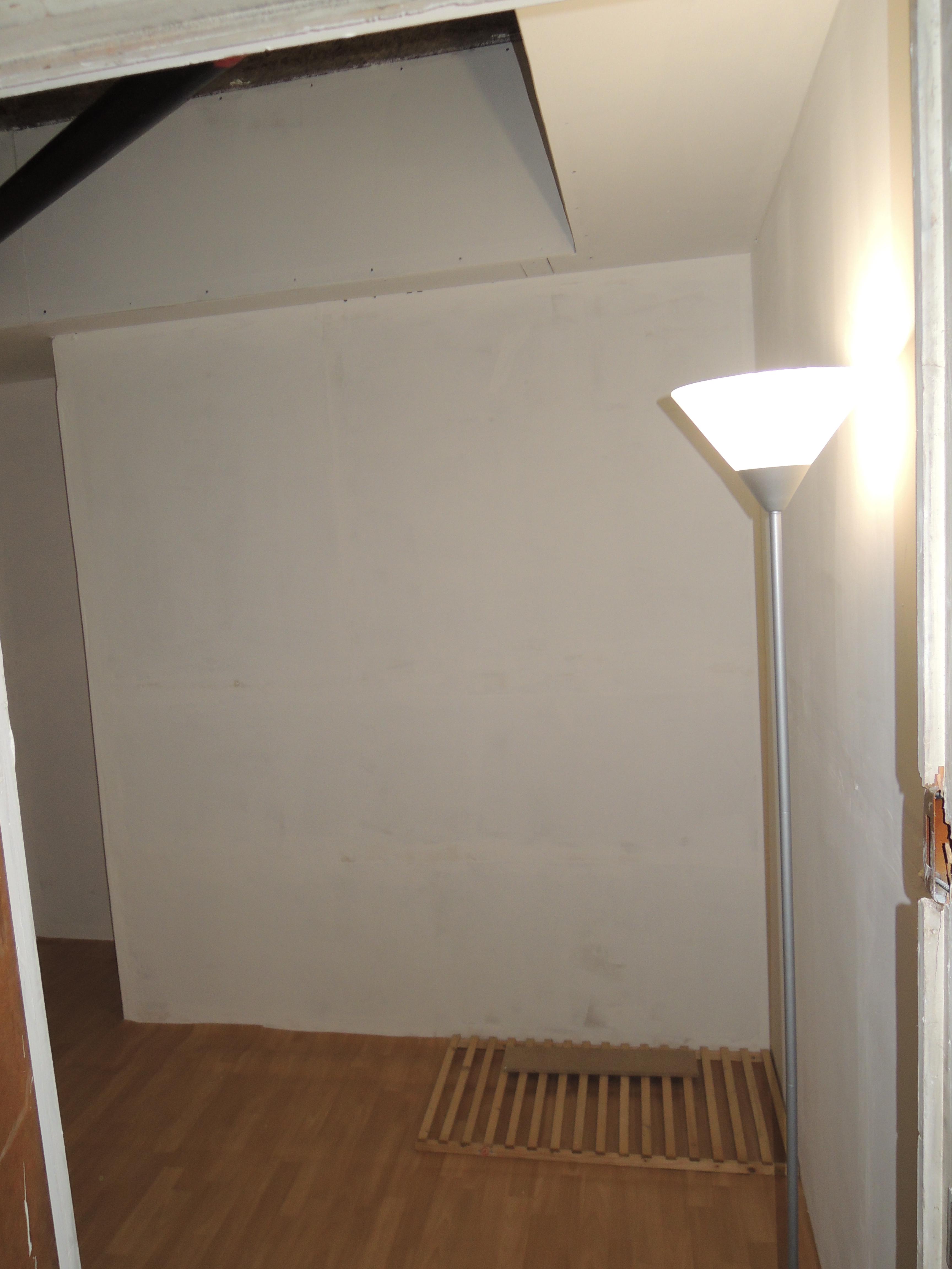 Cave très saine avec parquet et batterie pour