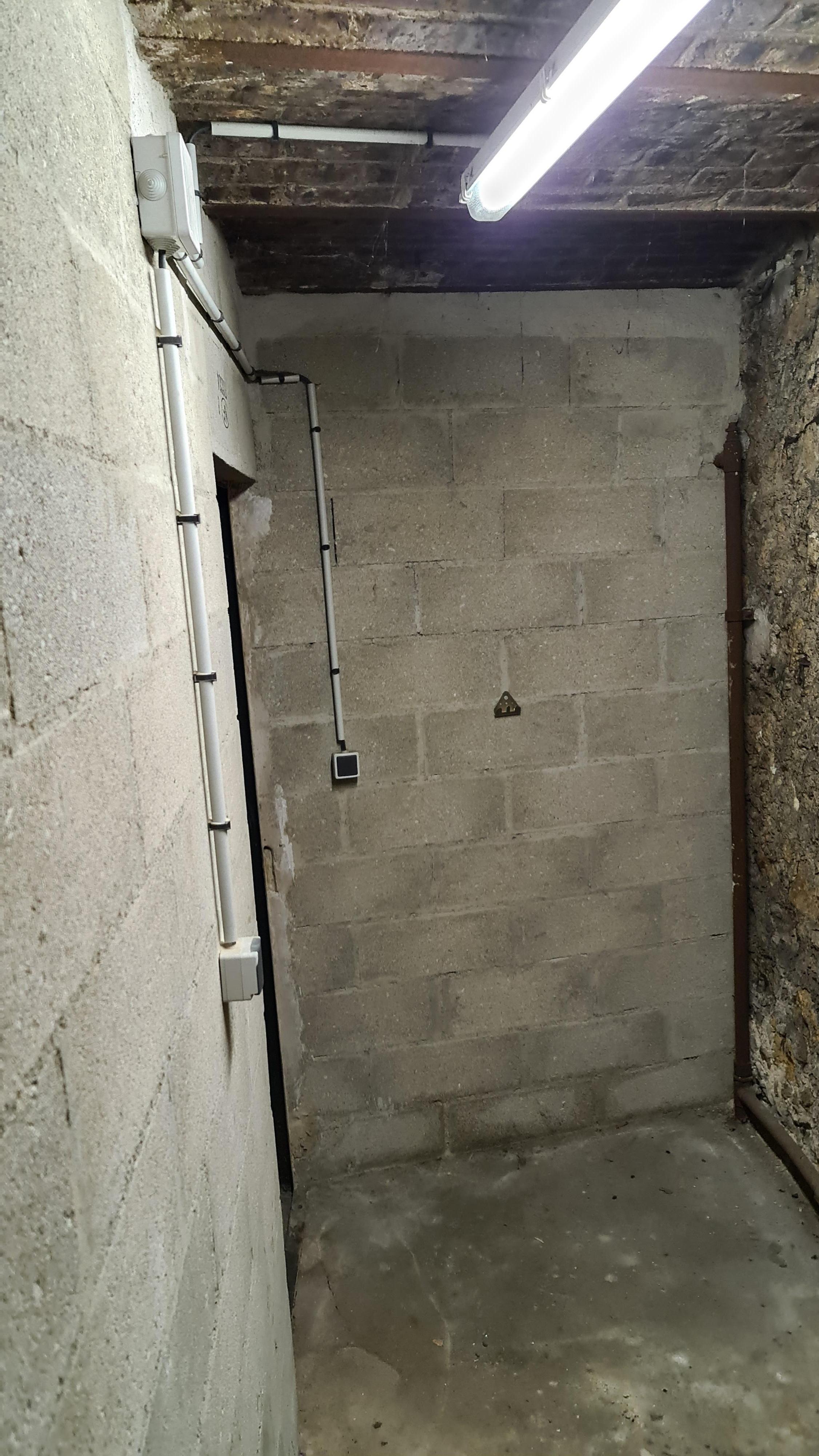 Proche Hoche/Ternes, Cave sécurisée
