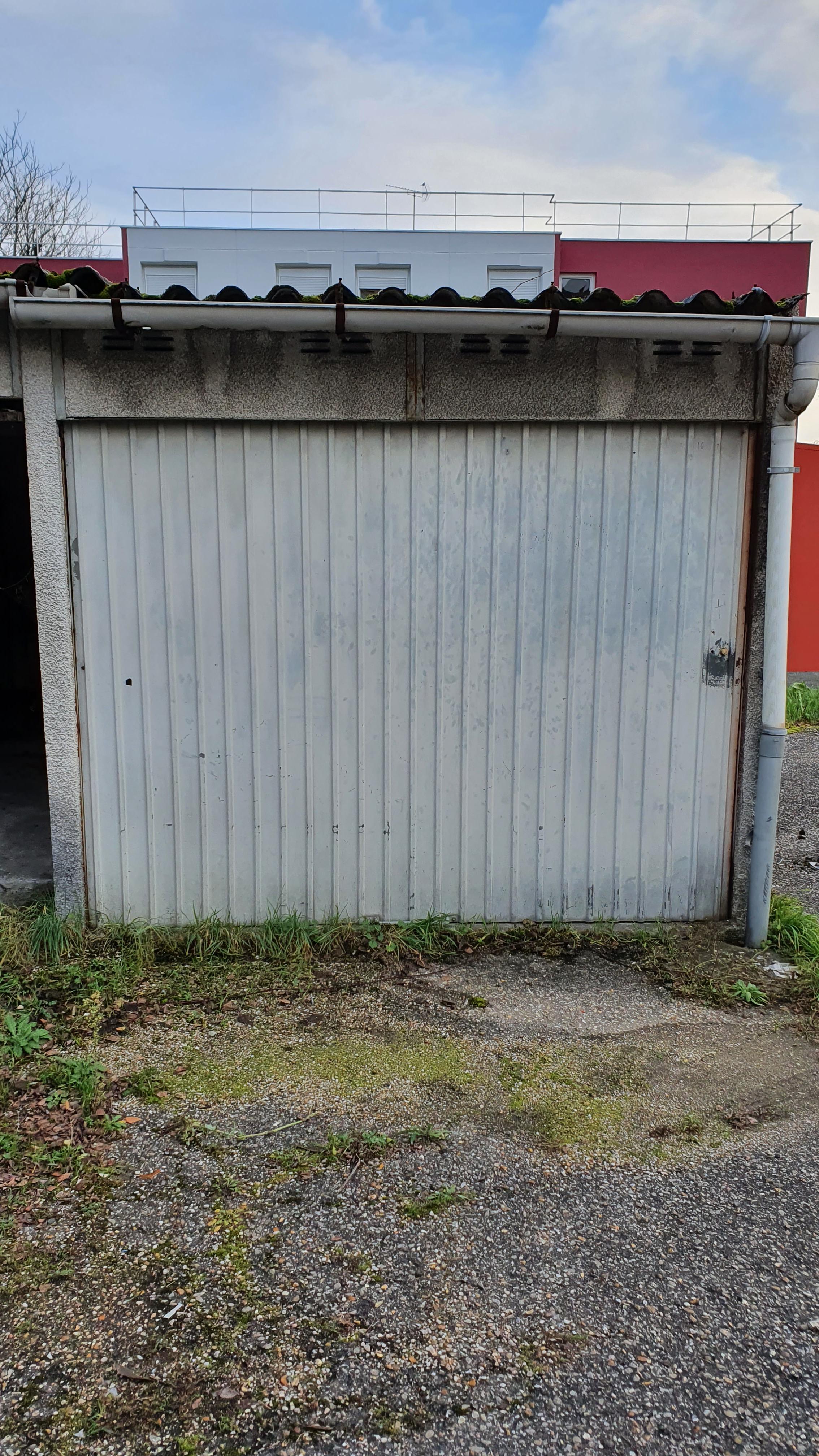 Garage fermé pour stockage