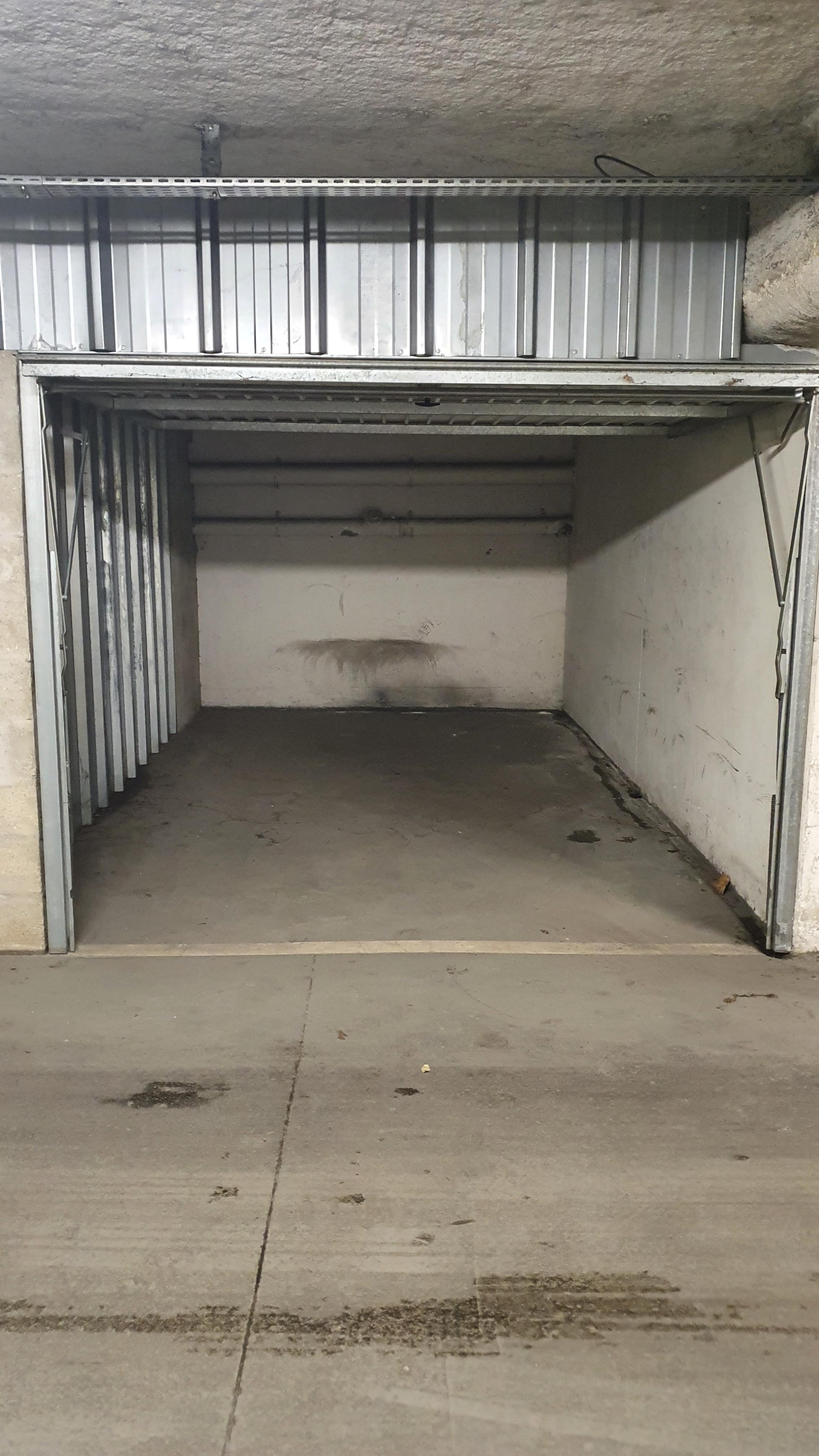 Box fermé en sous-sol Sevran / 13m2
