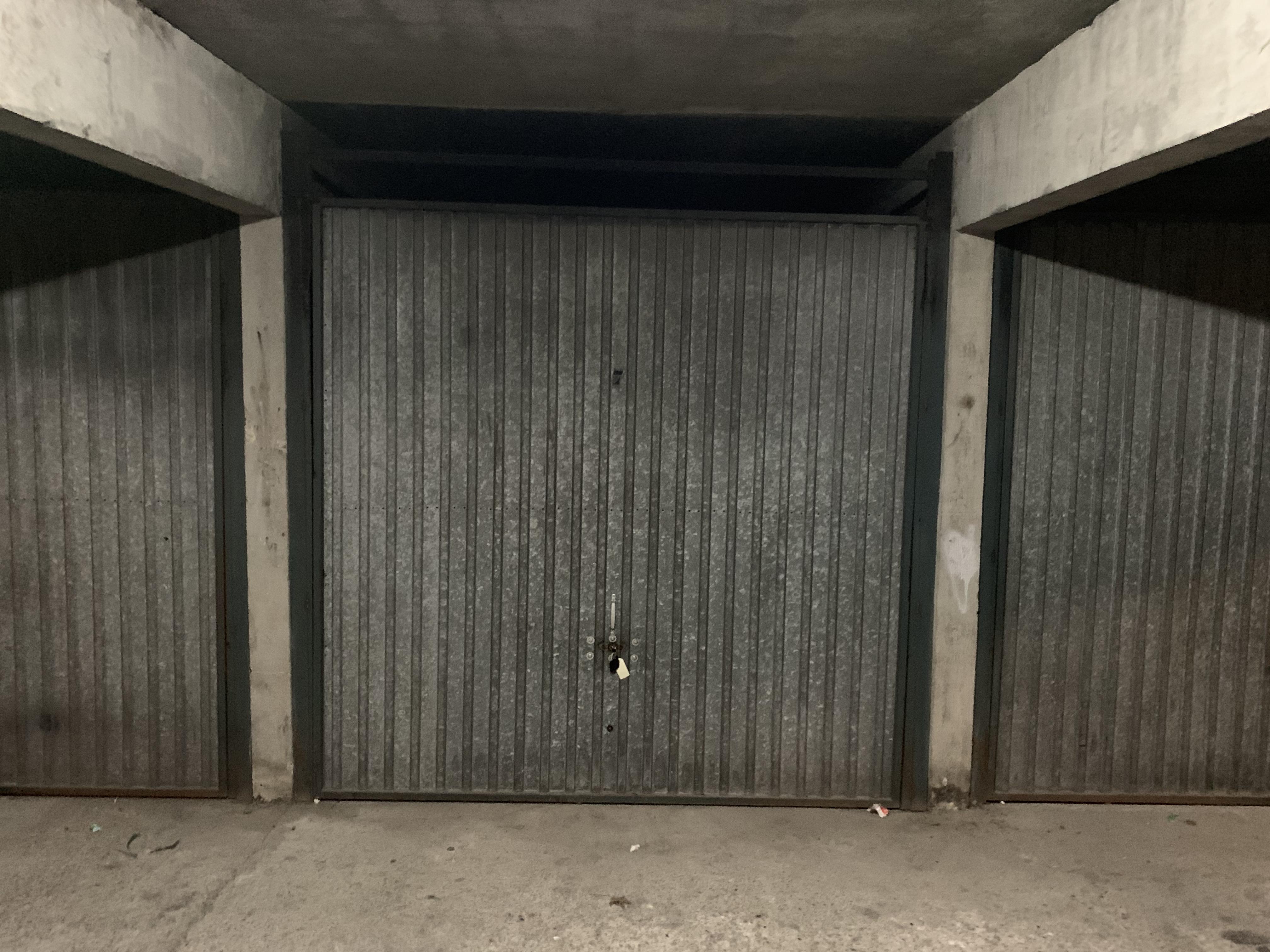 Garage de 13m² en sous sol à LA
