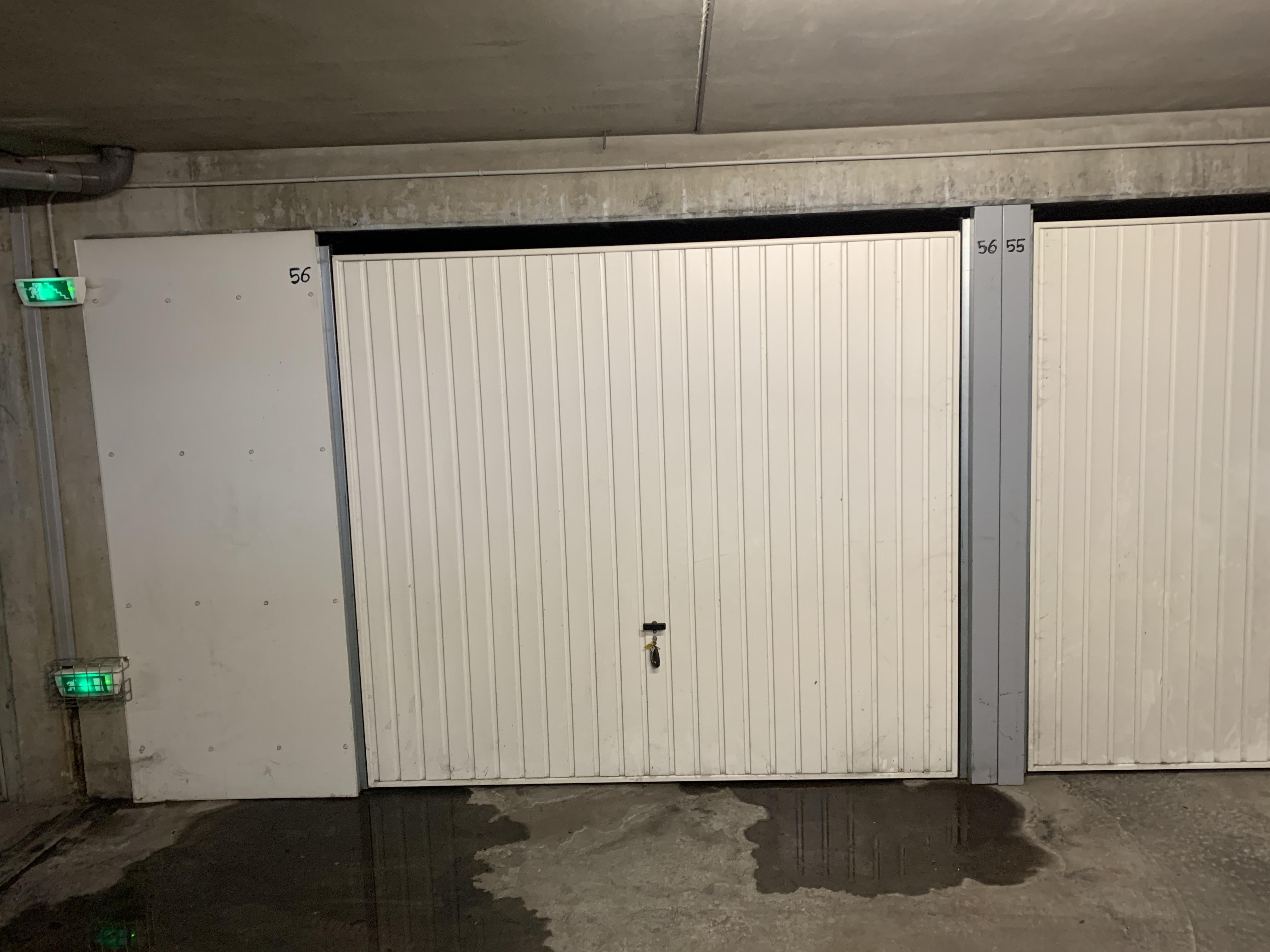 Garage fermé sécurisé