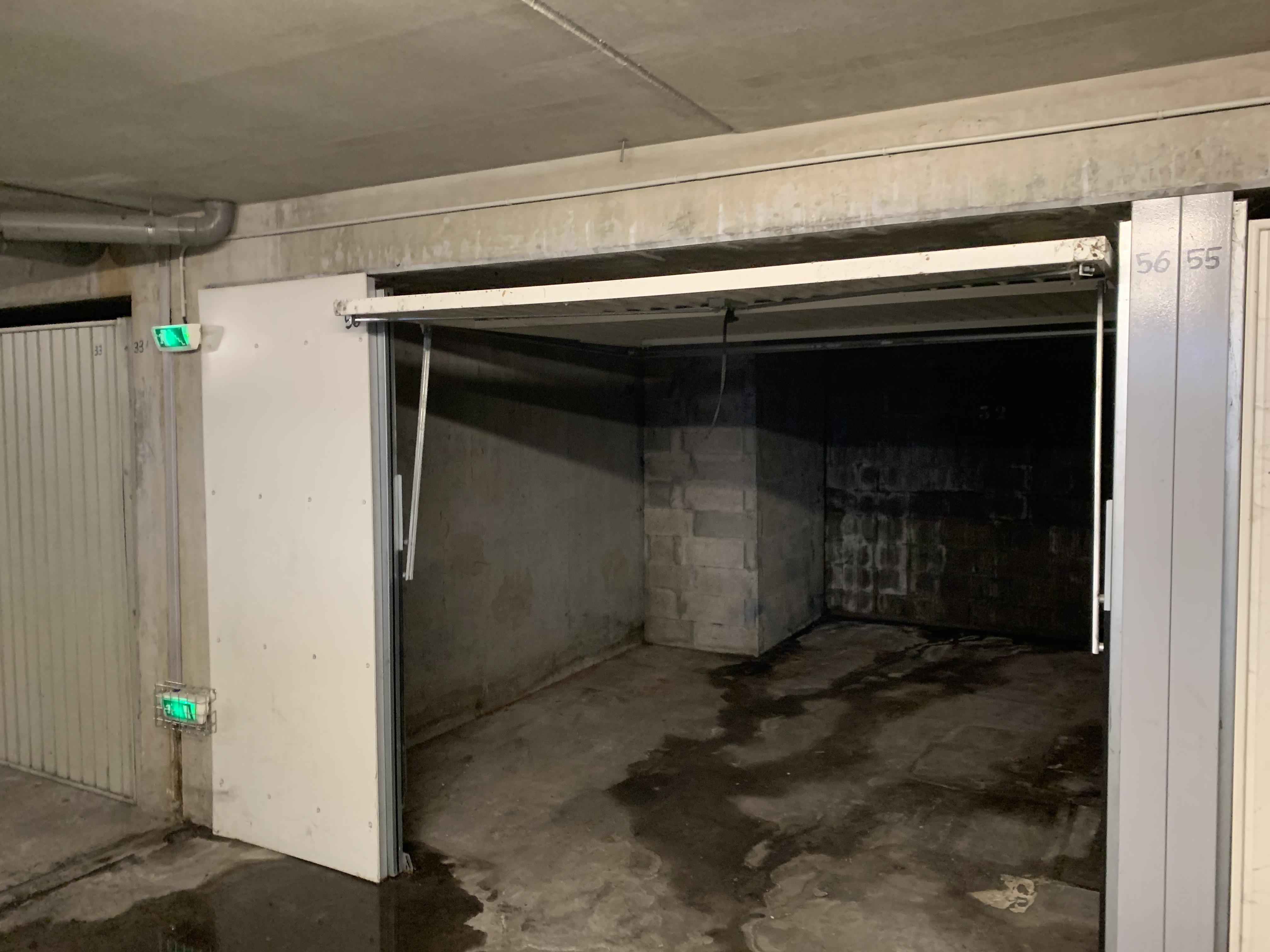 Garage fermé sécurisé