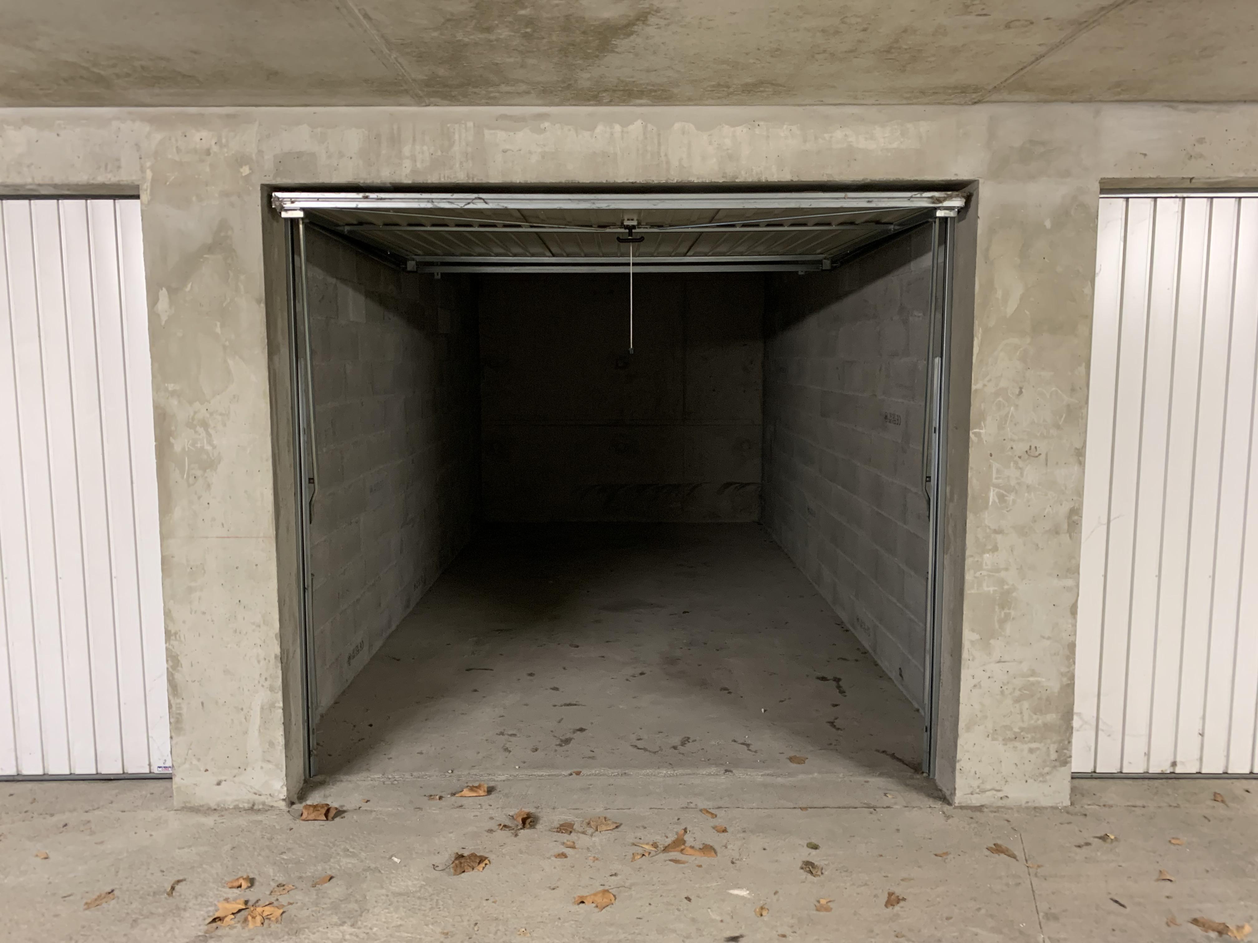 A louer proche Chambéry : Garage fermé de