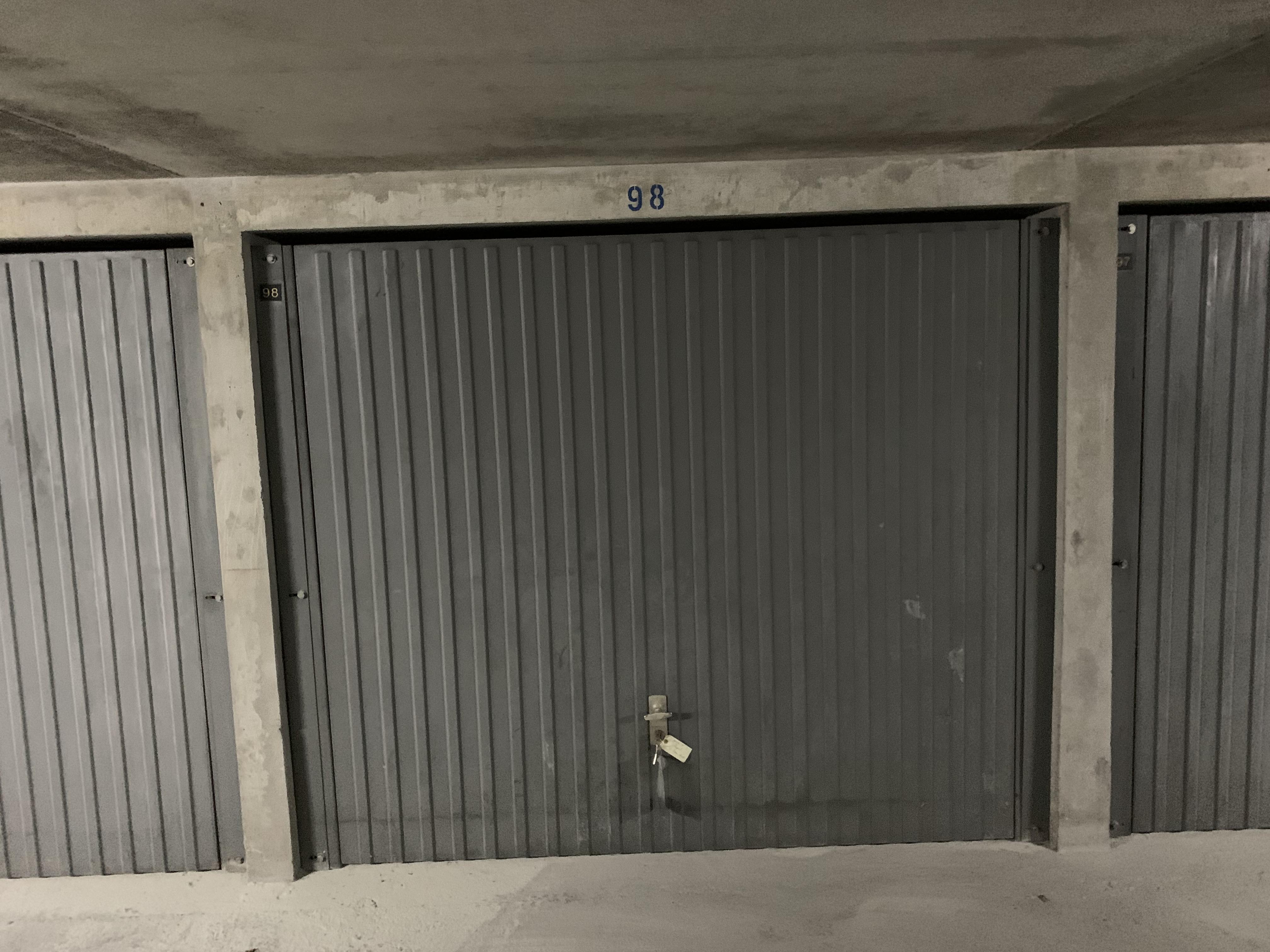 Garage en sous-sol à la location / Leysse