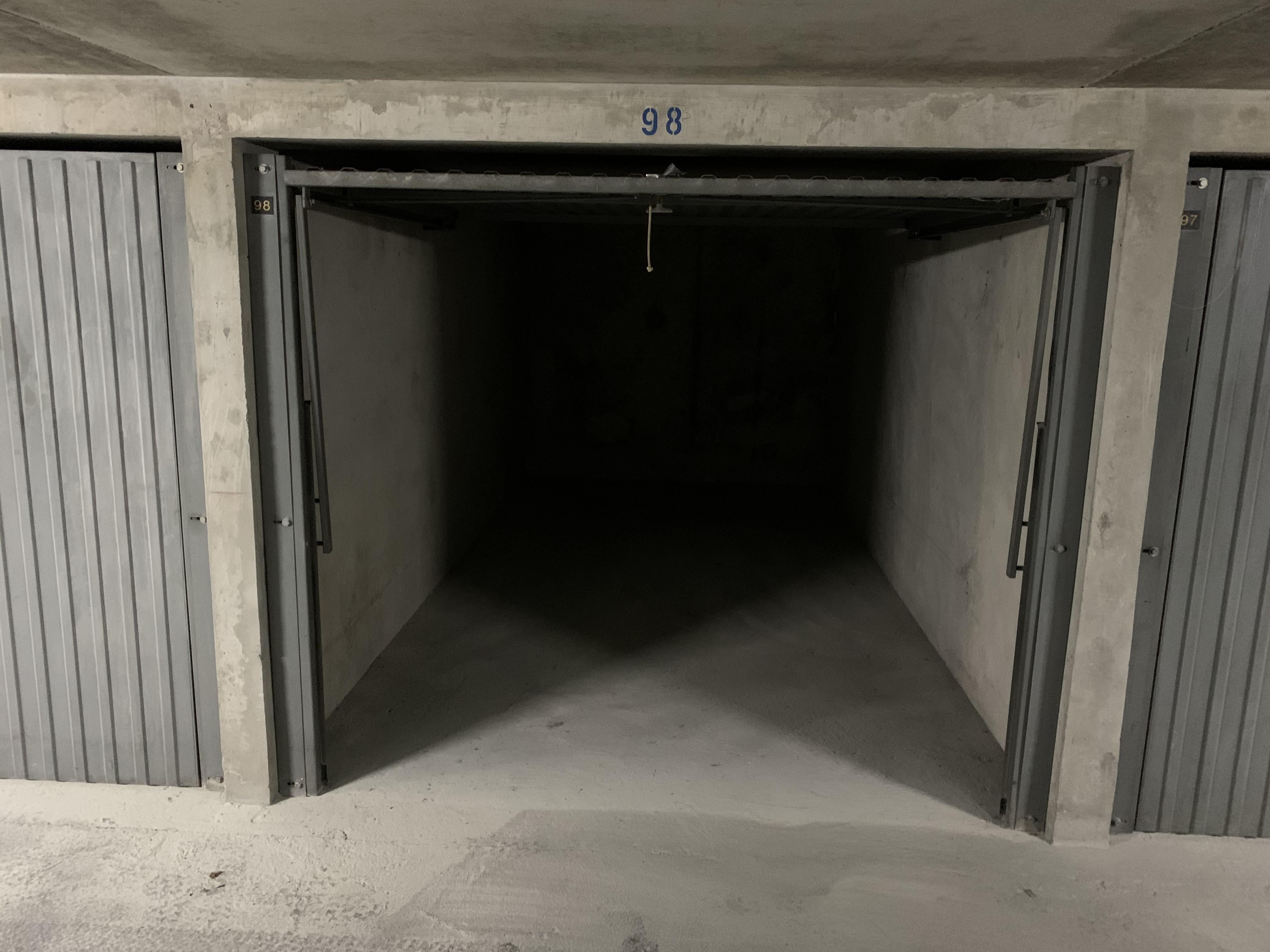 Garage en sous-sol à la location / Leysse