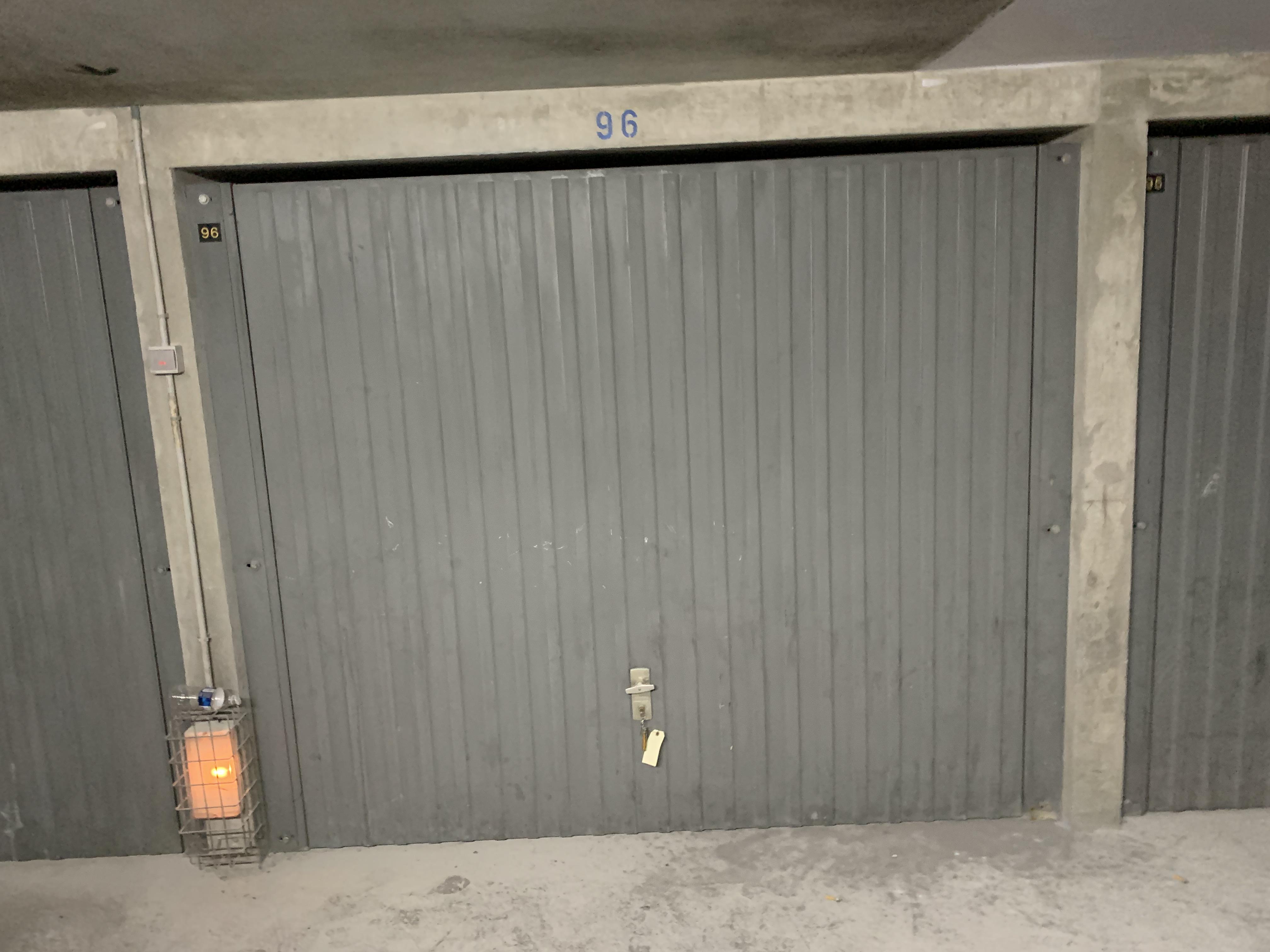 Garage de 12m² à louer à Leysse
