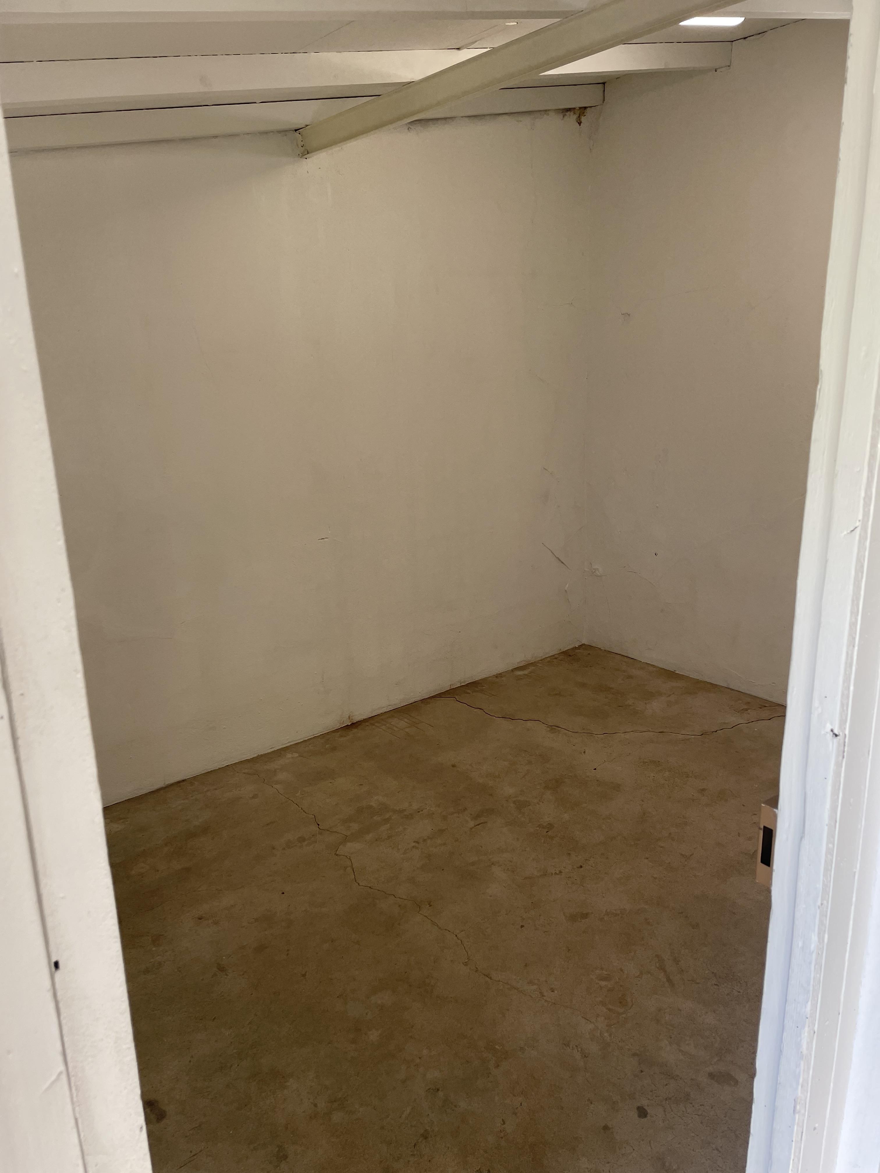 Espace de stockage dans dépendance de maison individuelle