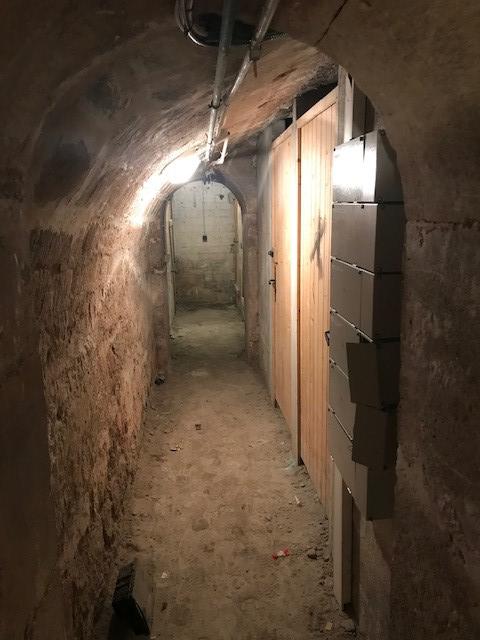 Cave saine entre Grands Boulevards et Folies Bergères