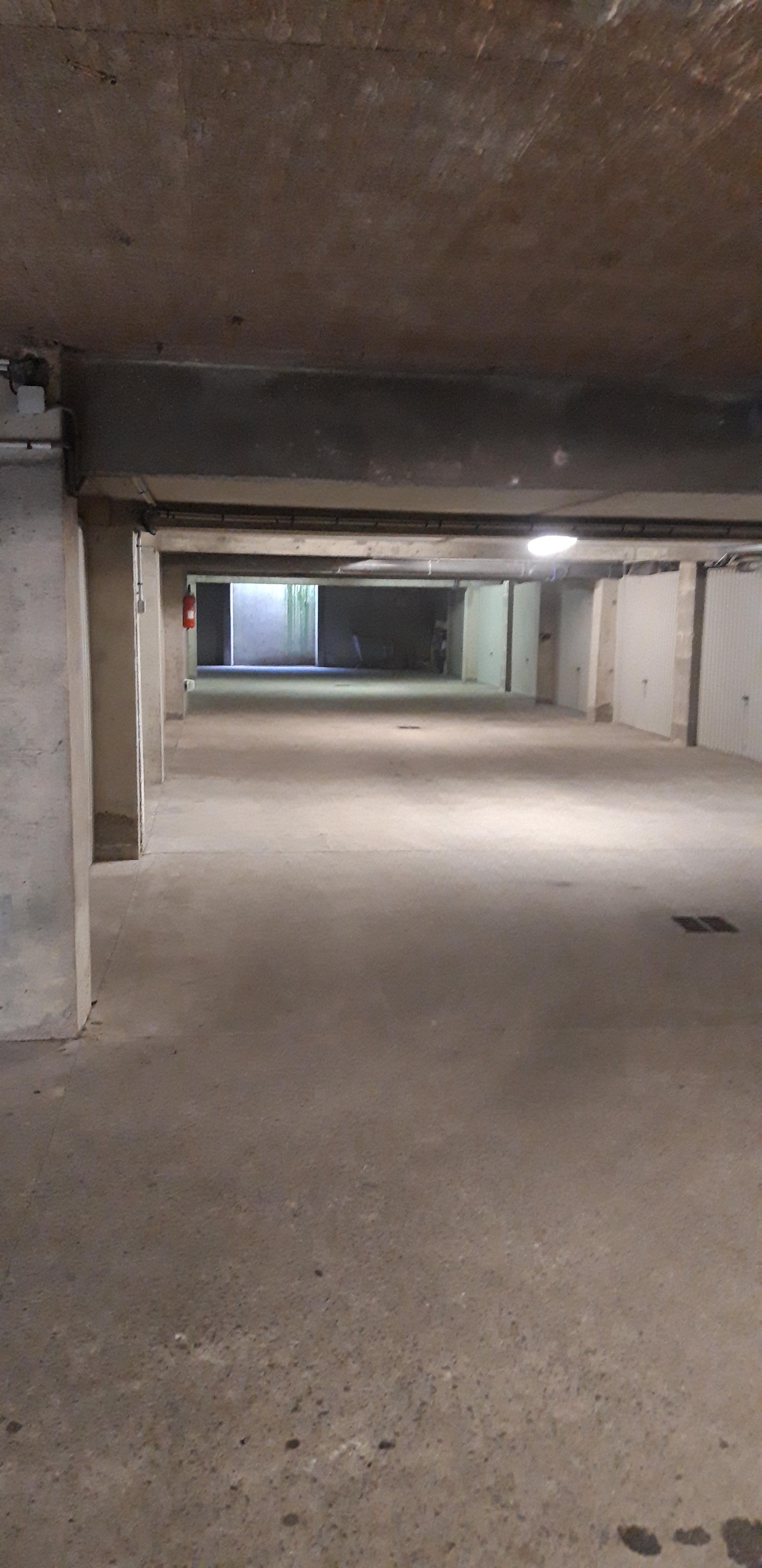 Garage à louer Chartres de Bretagne : parking