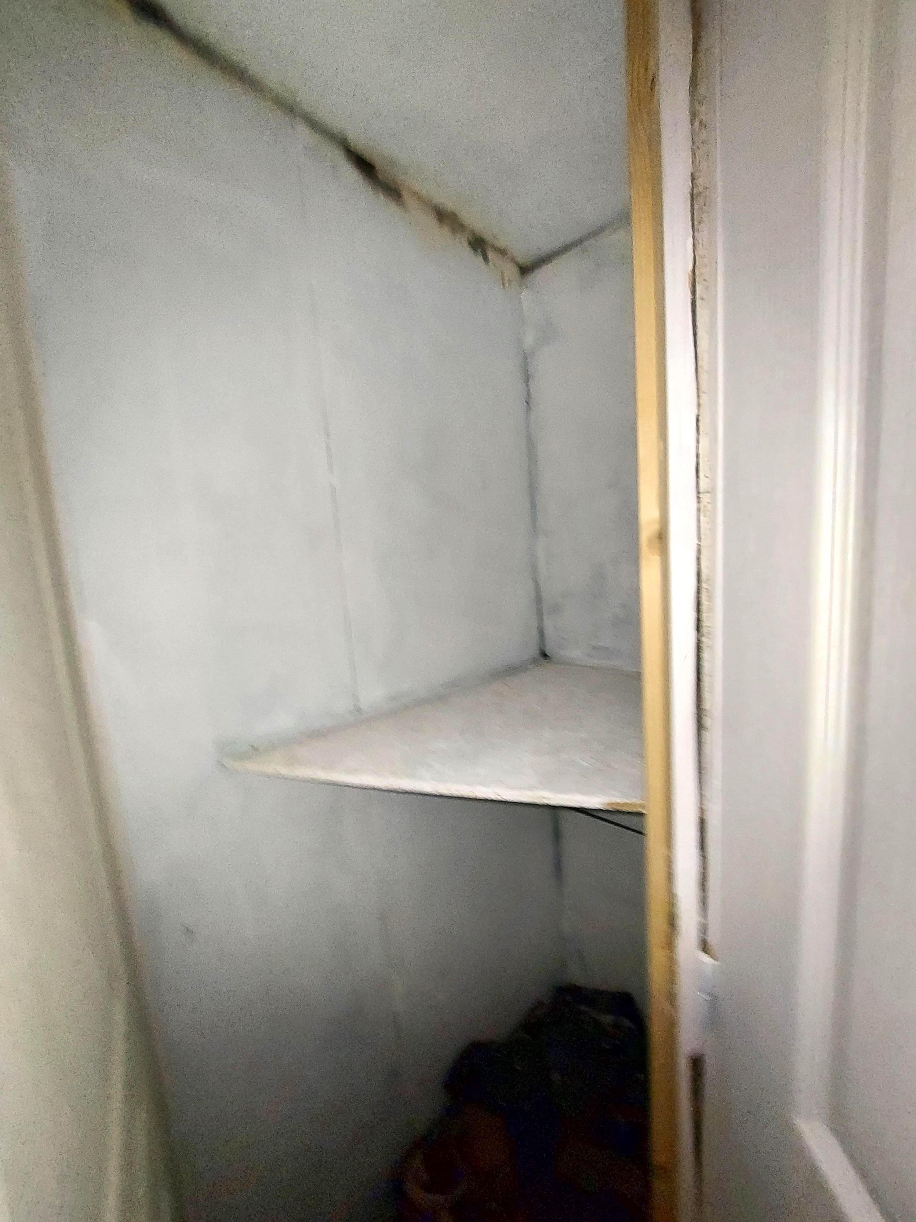 PETIT ESPACE DE STOCKAGE CAVE PROPRE 0,8 M2