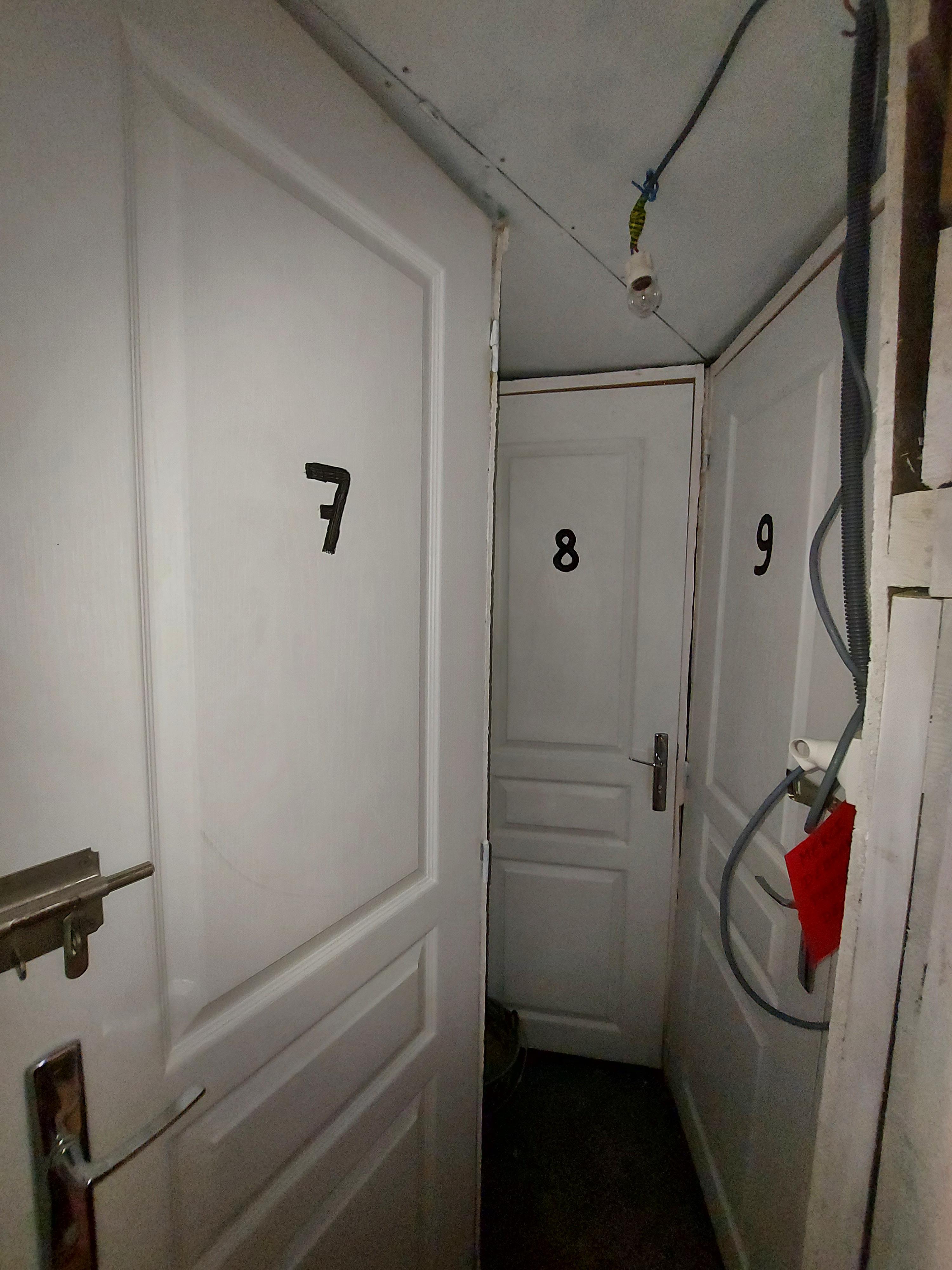 PETIT ESPACE DE STOCKAGE CAVE PROPRE 0,8 M2