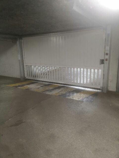 Stationnement double / L'Isle d'Abeau