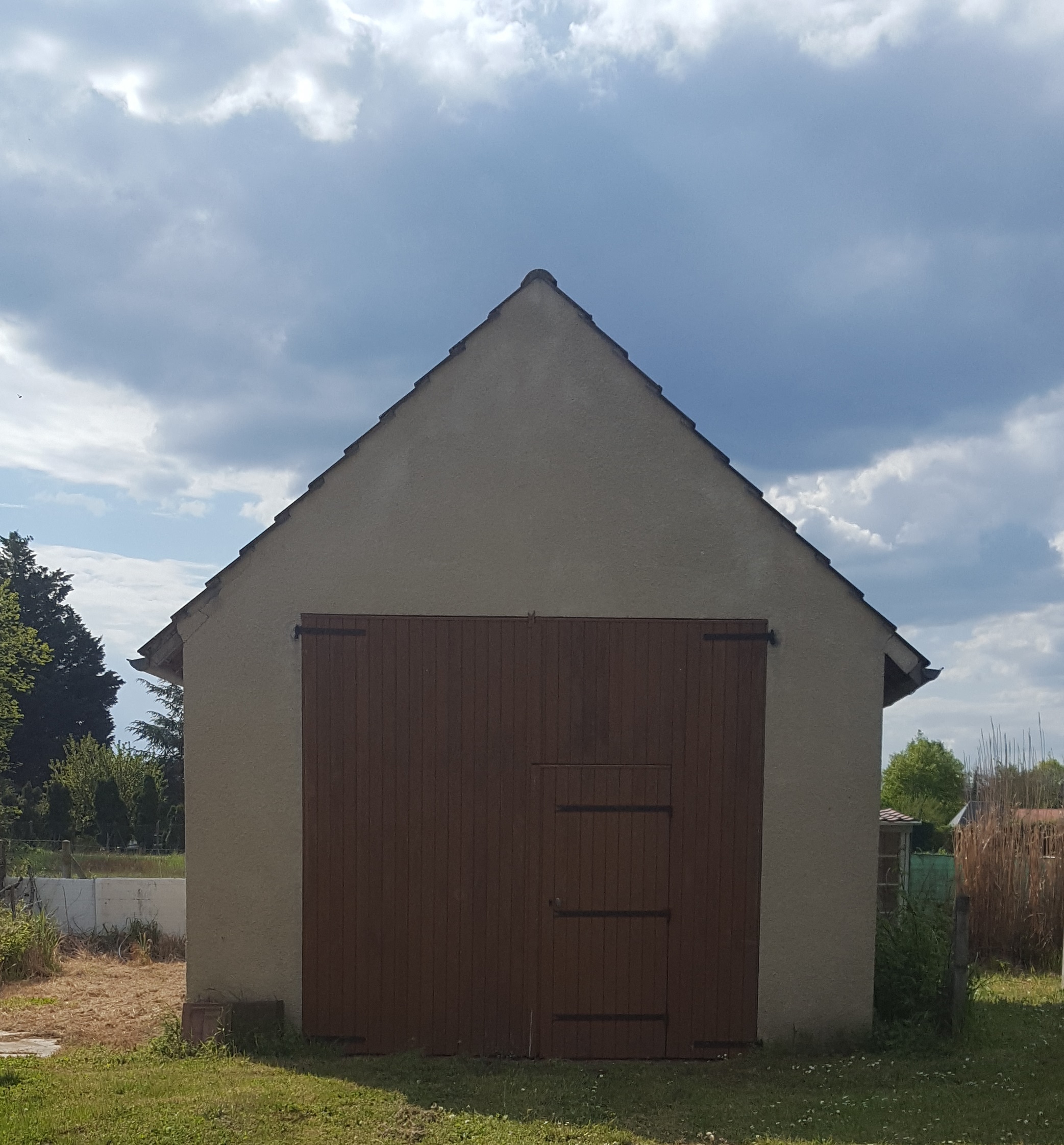 Dependance propre, sécurisé et en bon état pour stockage