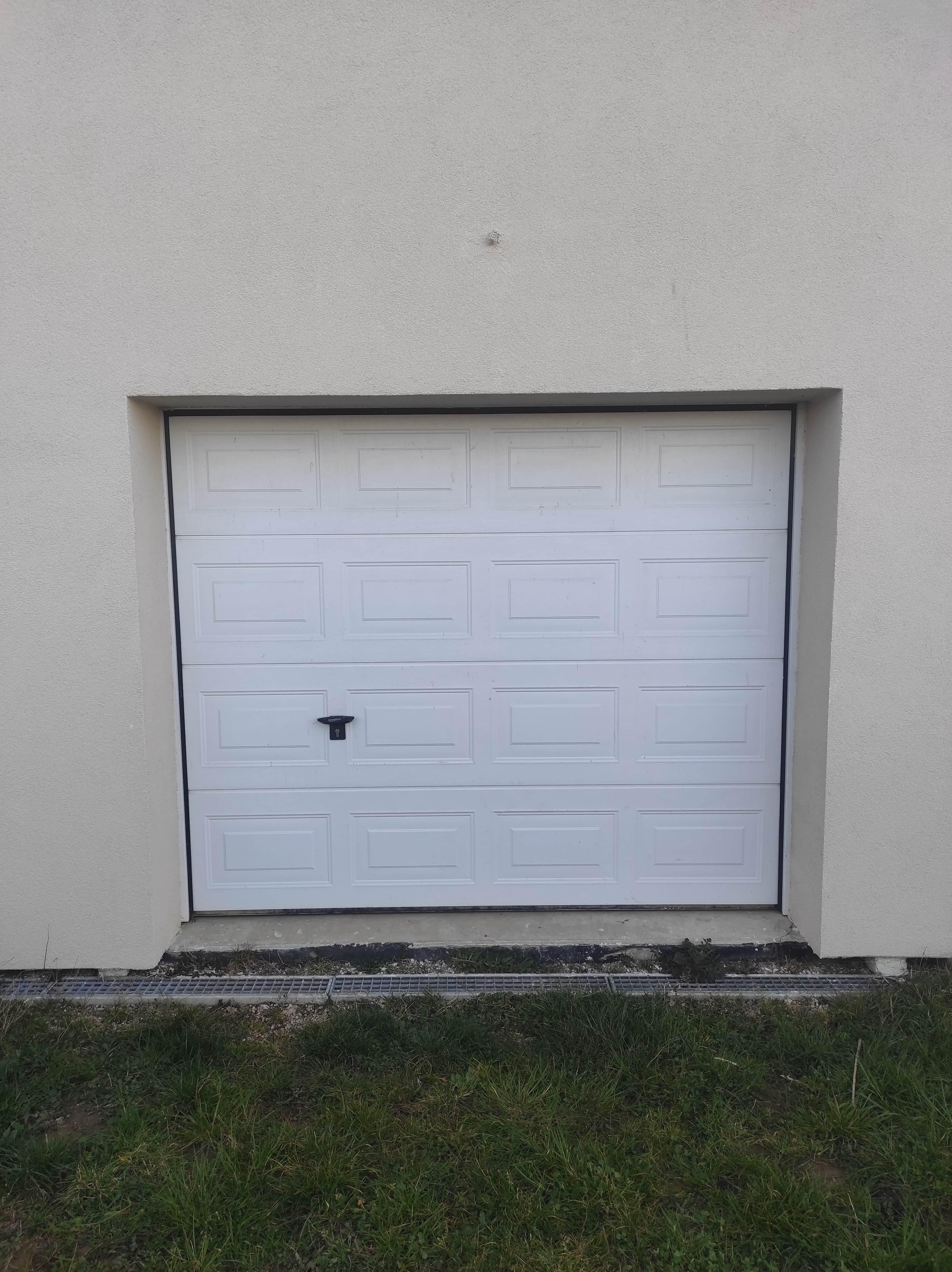 Surface de garage à louer