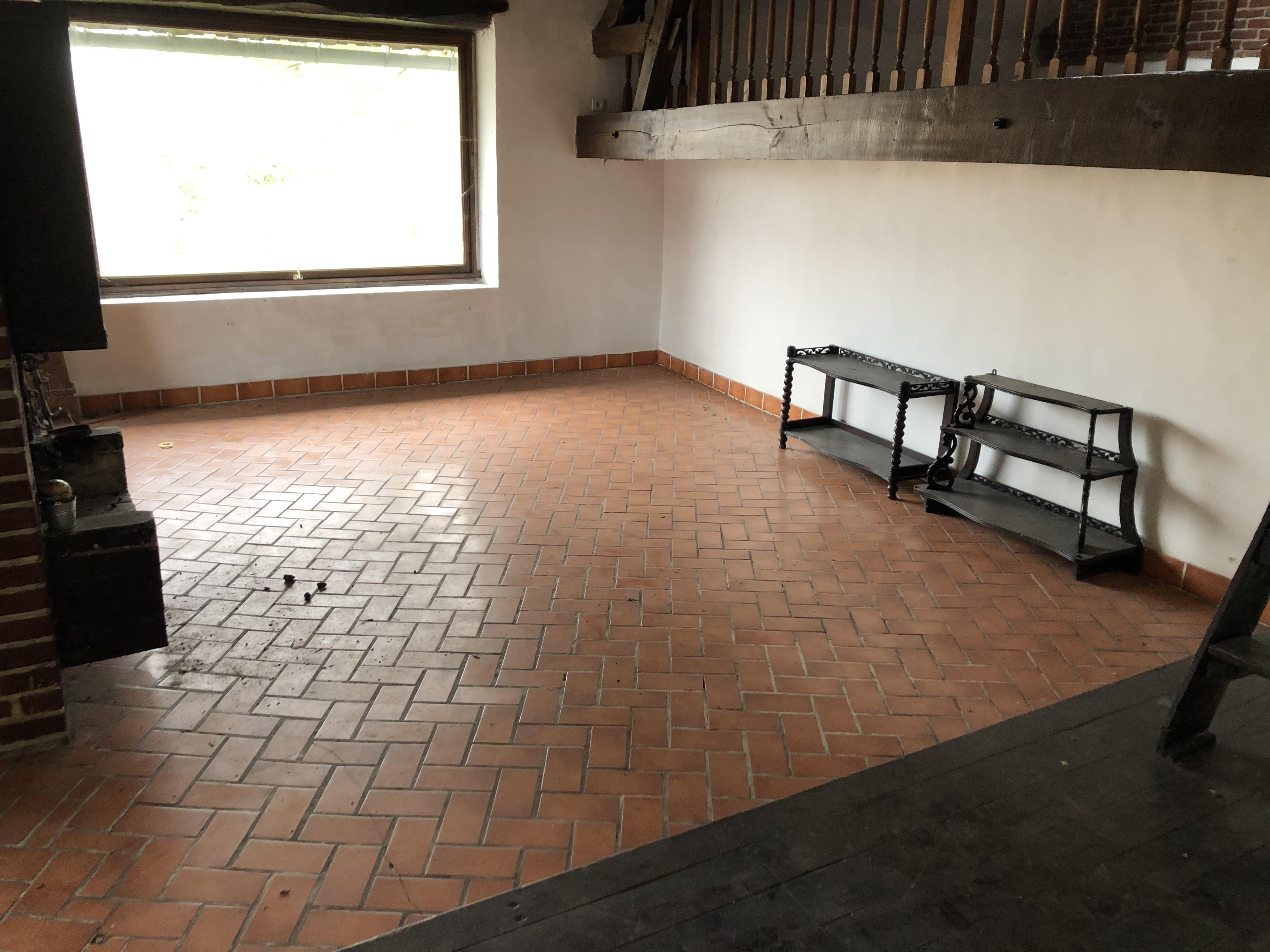 Espace de stockage au 1er étage d'une maison