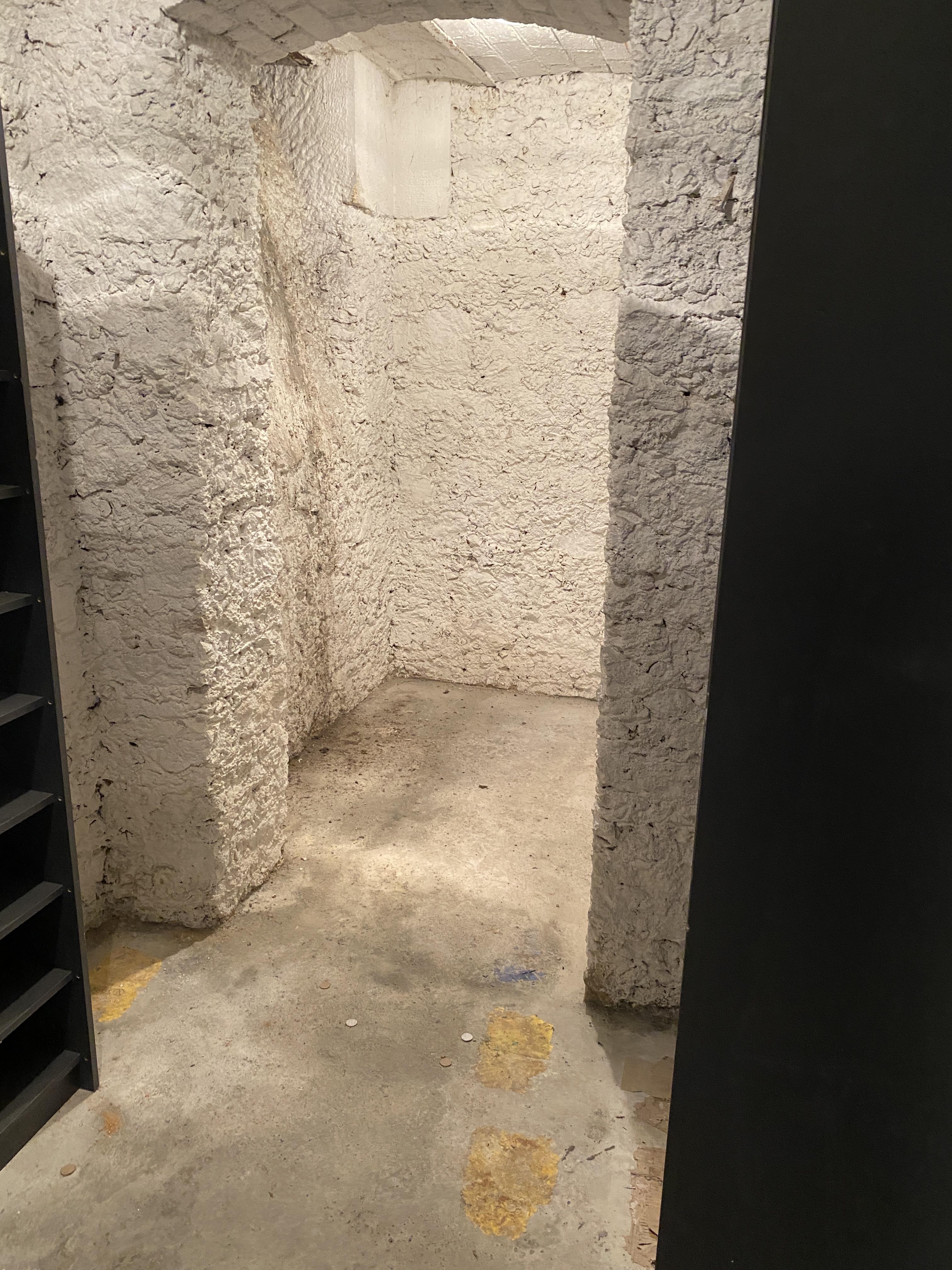 CAVE PARIS 9