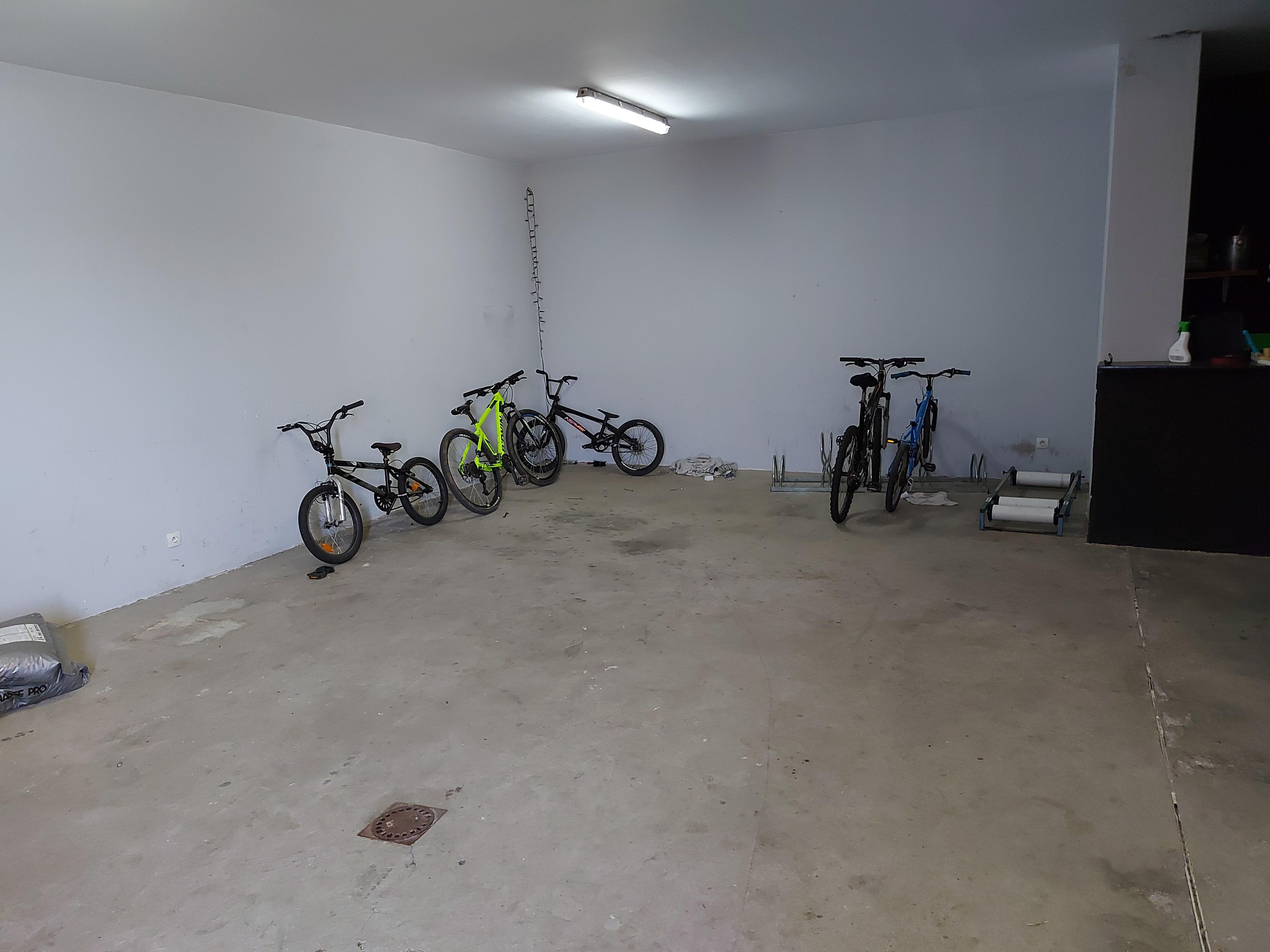 espace de stockage dans garage 40 m2 Saint