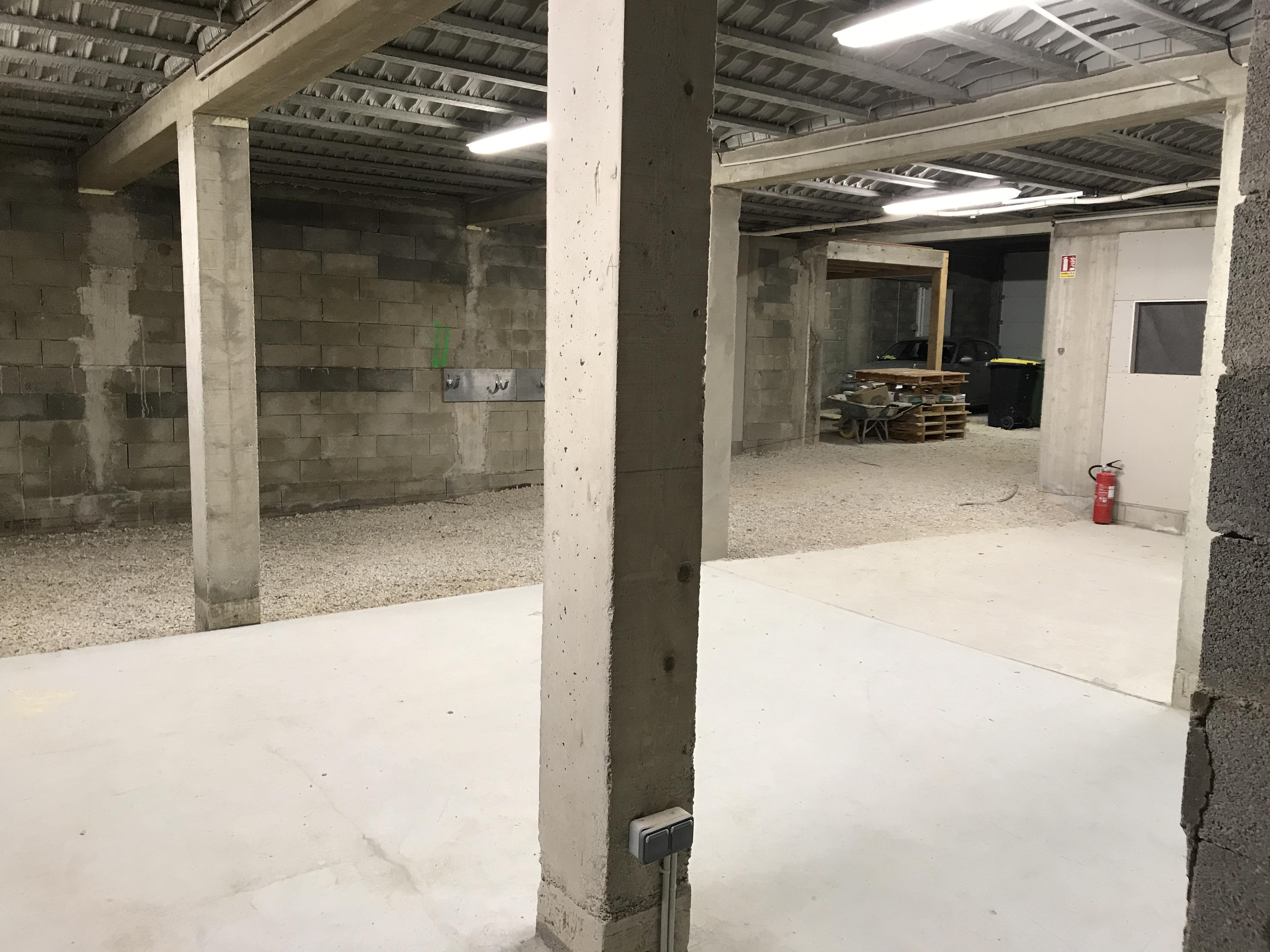 espace garage, sous sol securisé 300 m2 Bédarrides