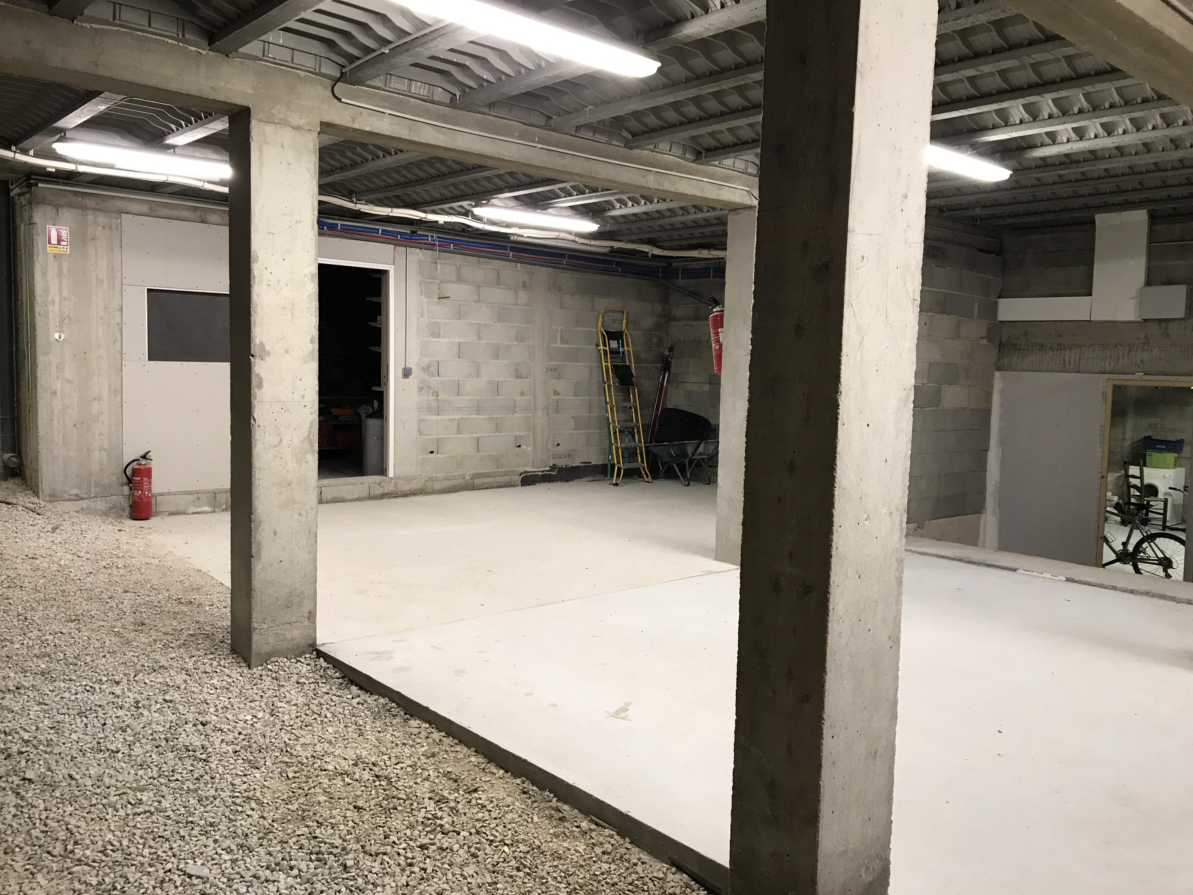 espace garage, sous sol securisé 300 m2 Bédarrides