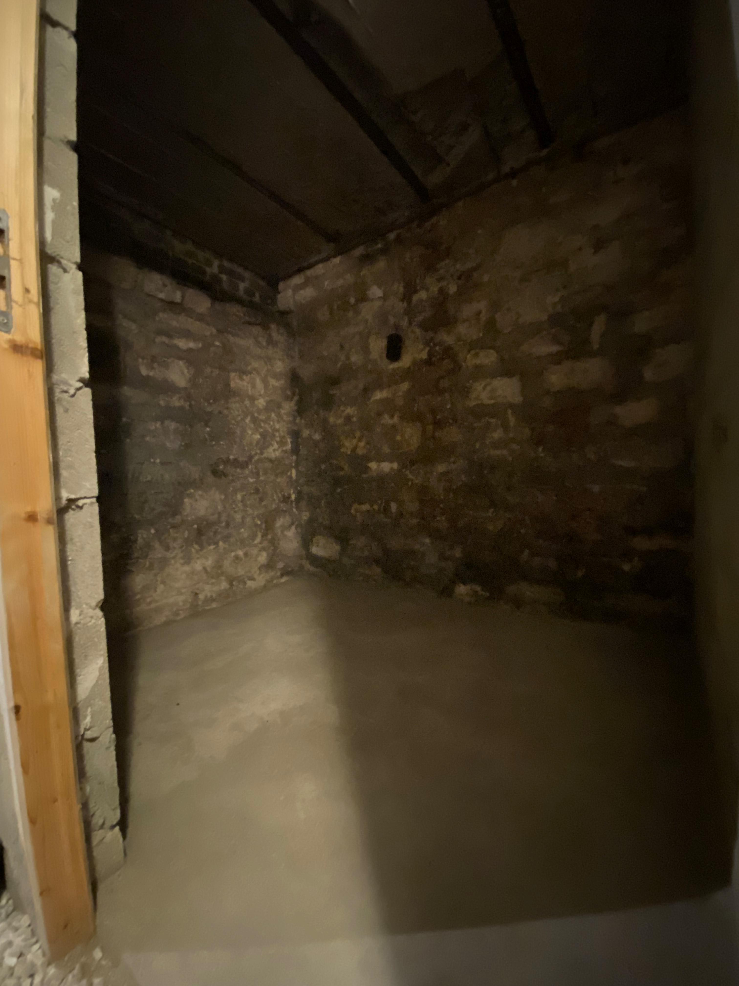Location - Cave Paris XI - Rue JP