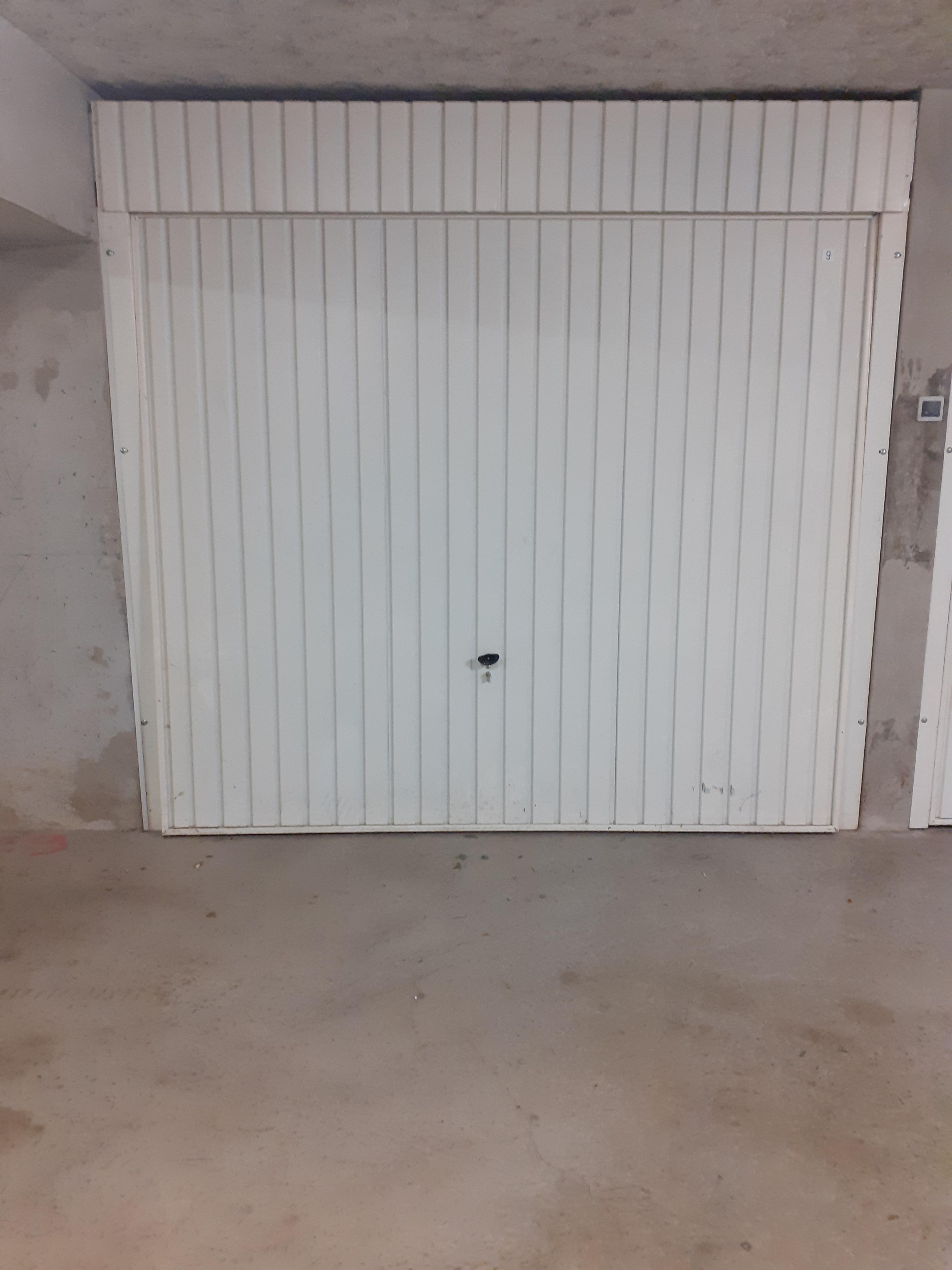 Garage sécurisé en sous-sol pour parking