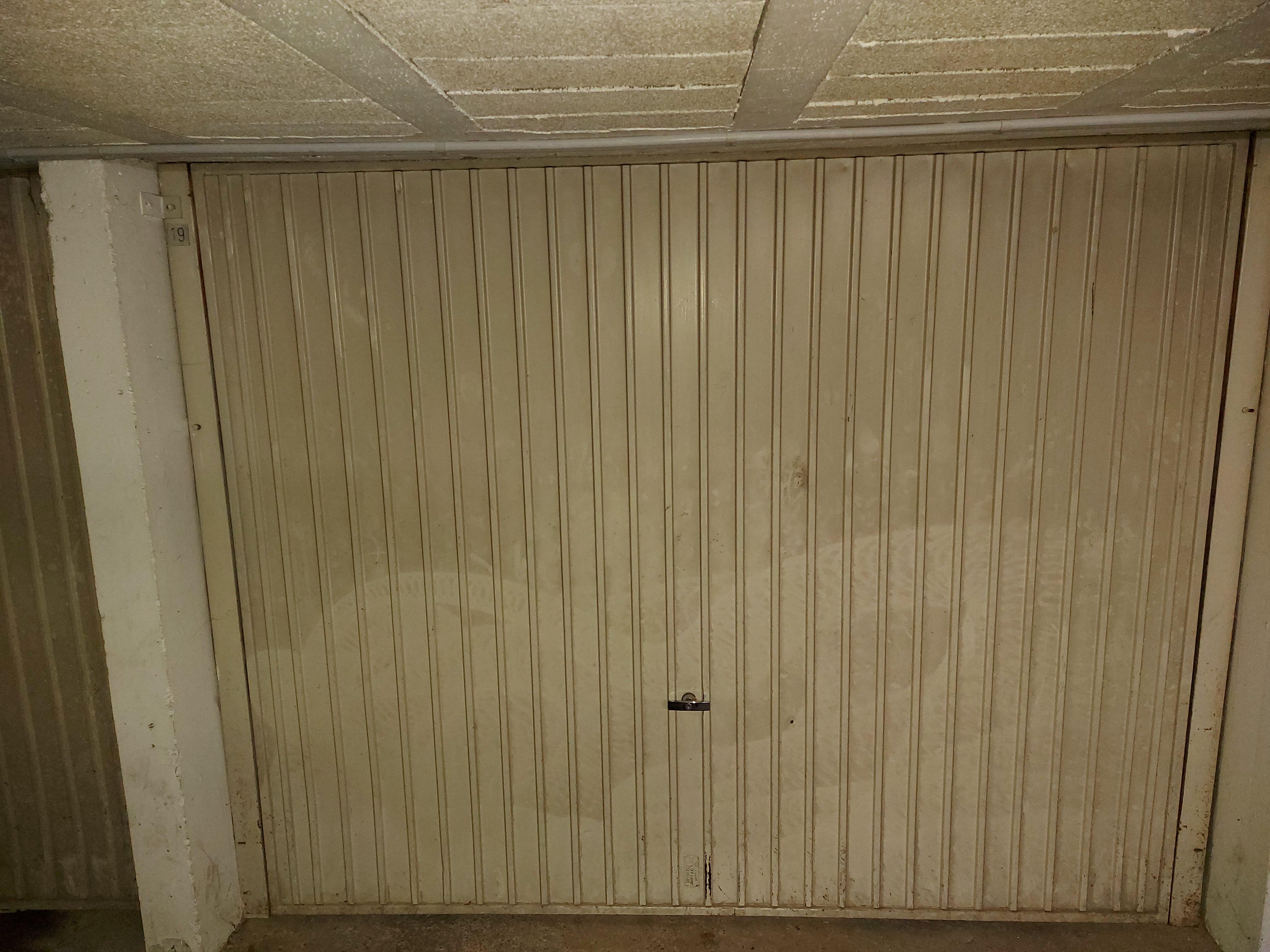Box fermé pour parking