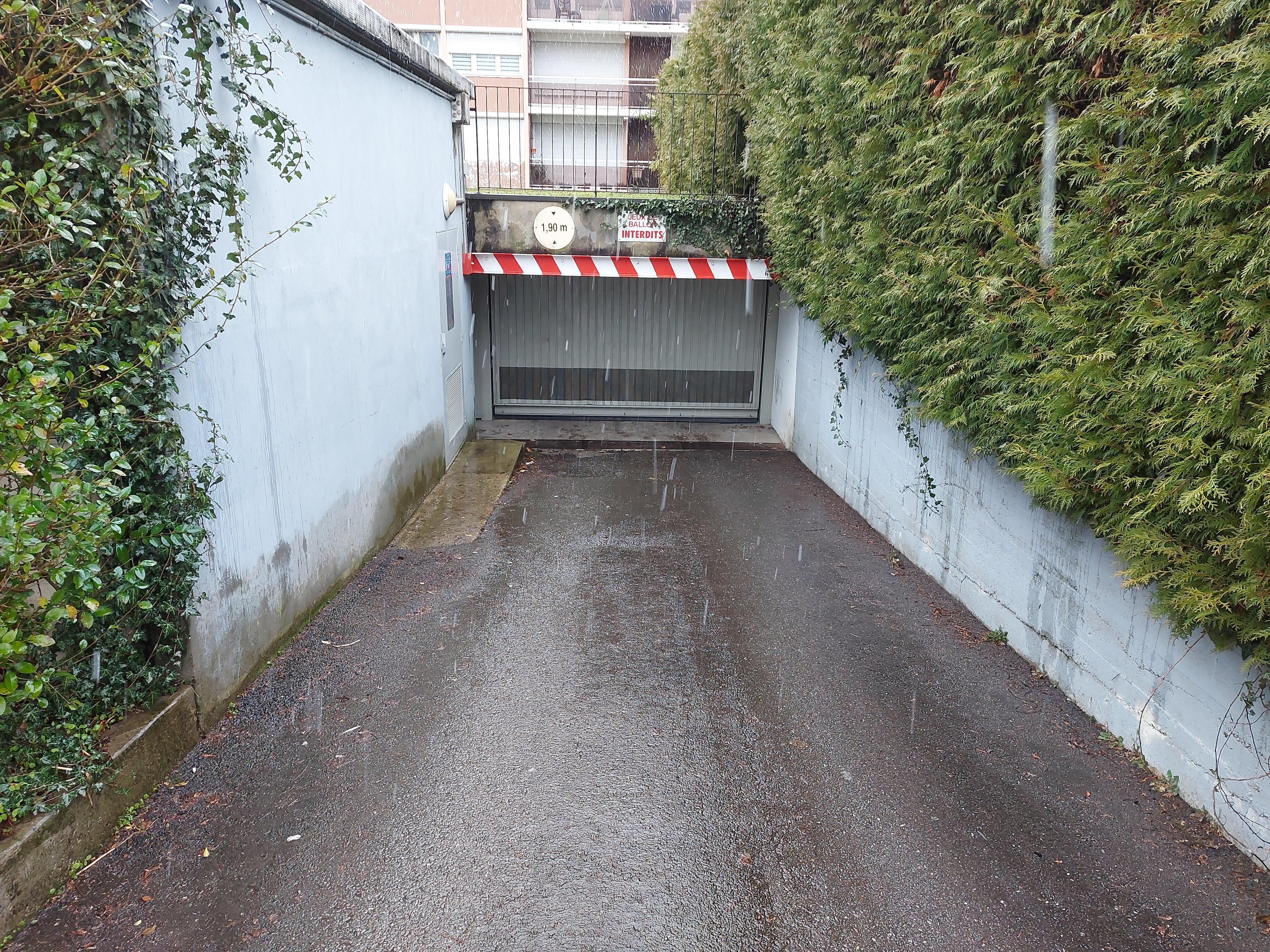 Box fermé pour parking