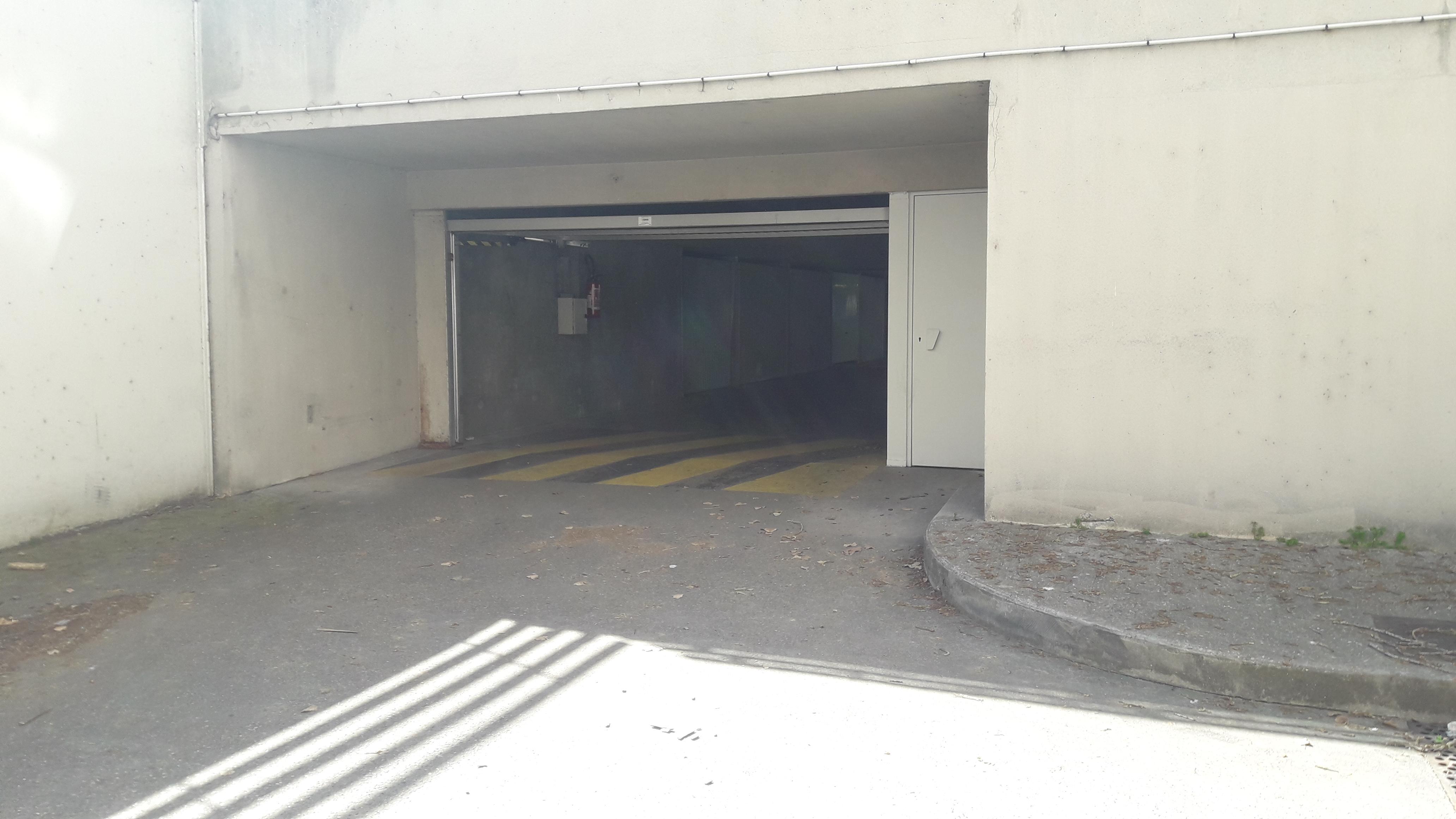 Louer grand garage : parking sécurisé