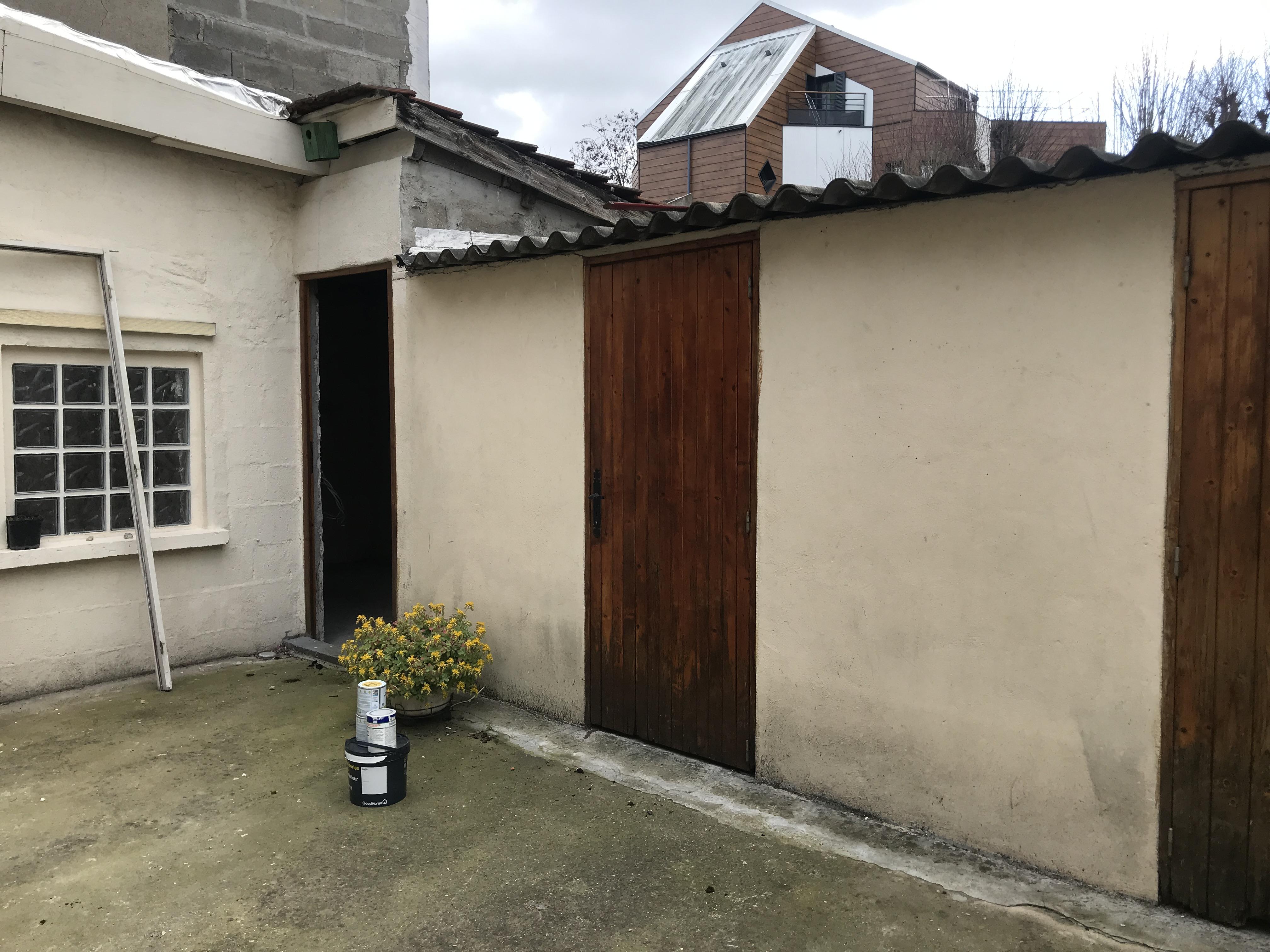 Box de stockage dans cour d'immeuble - proche