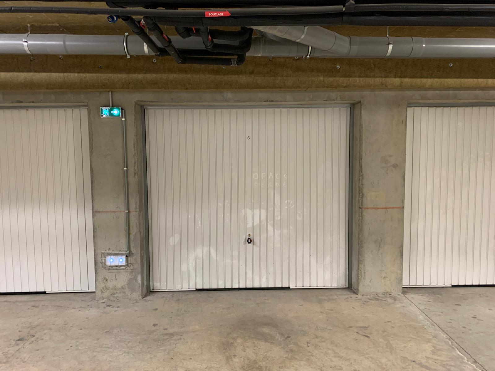 Location Garage ou parking fermé sécurisé