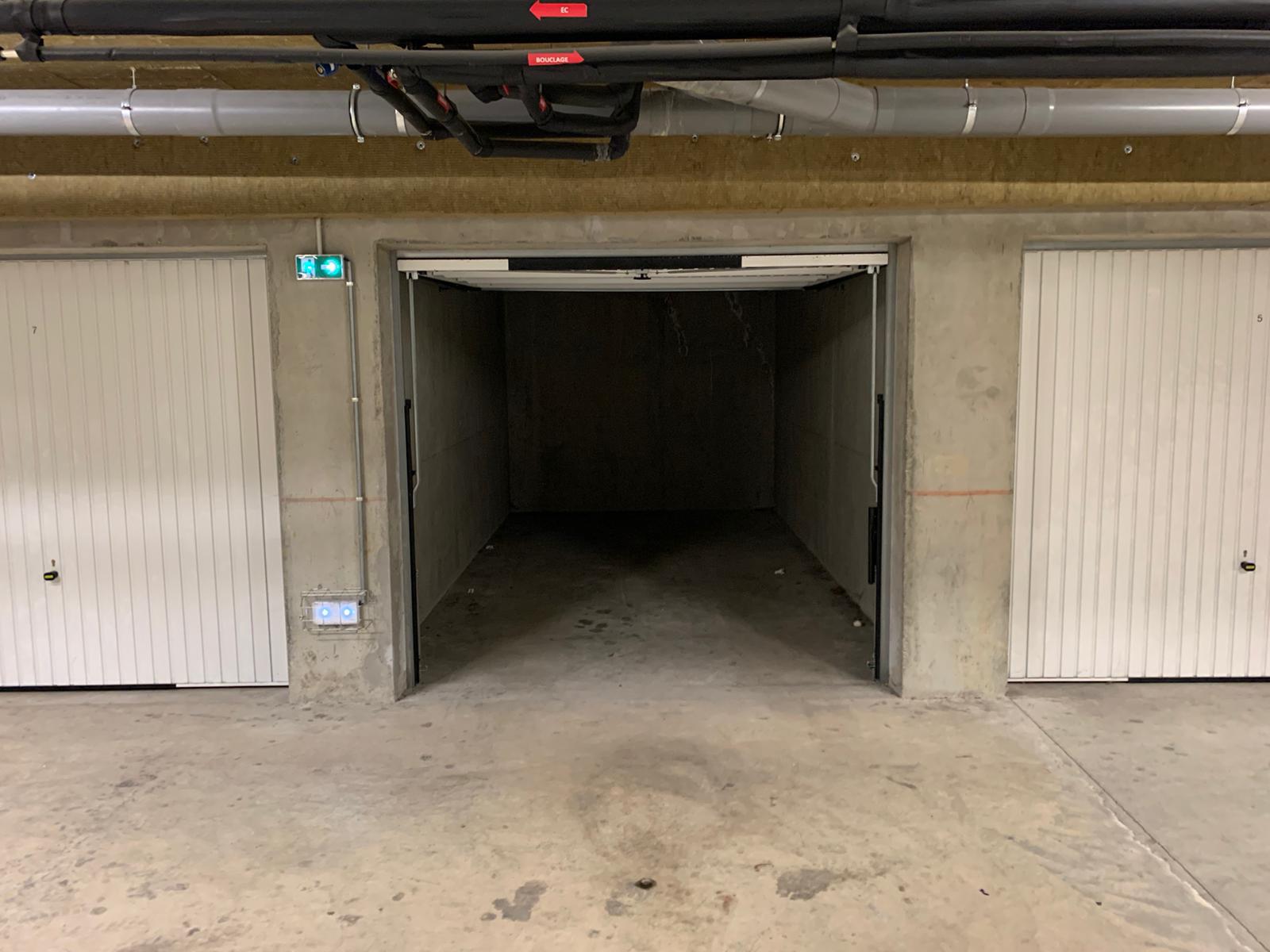 Location Garage ou parking fermé sécurisé
