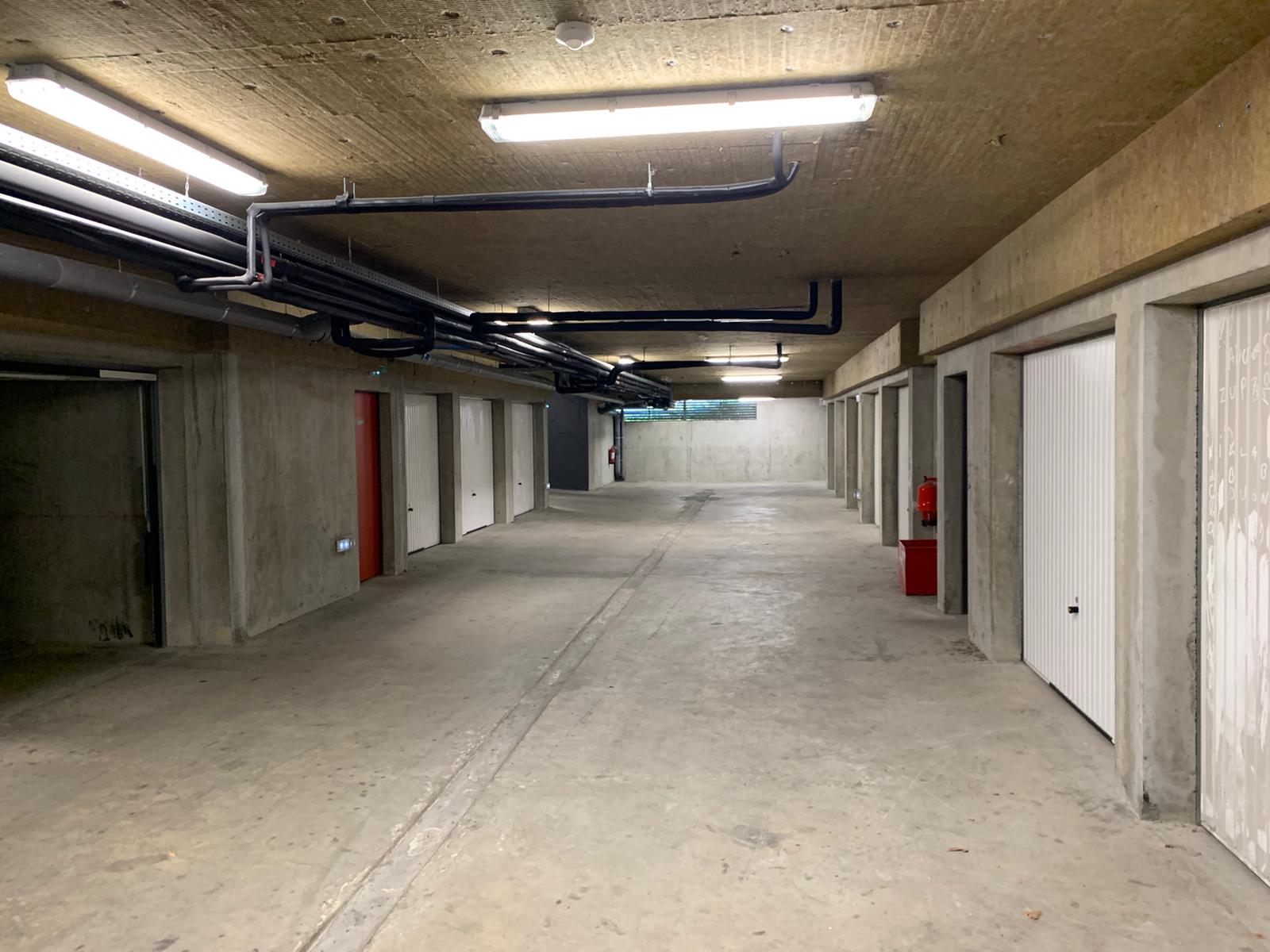 Location Garage ou parking fermé sécurisé