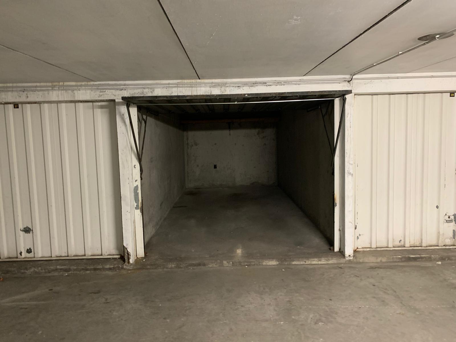 A louer : box fermé pour parking
