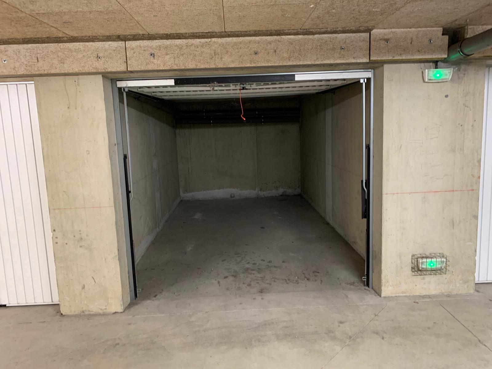 Garage fermé à louer / St Jean d'Arvey