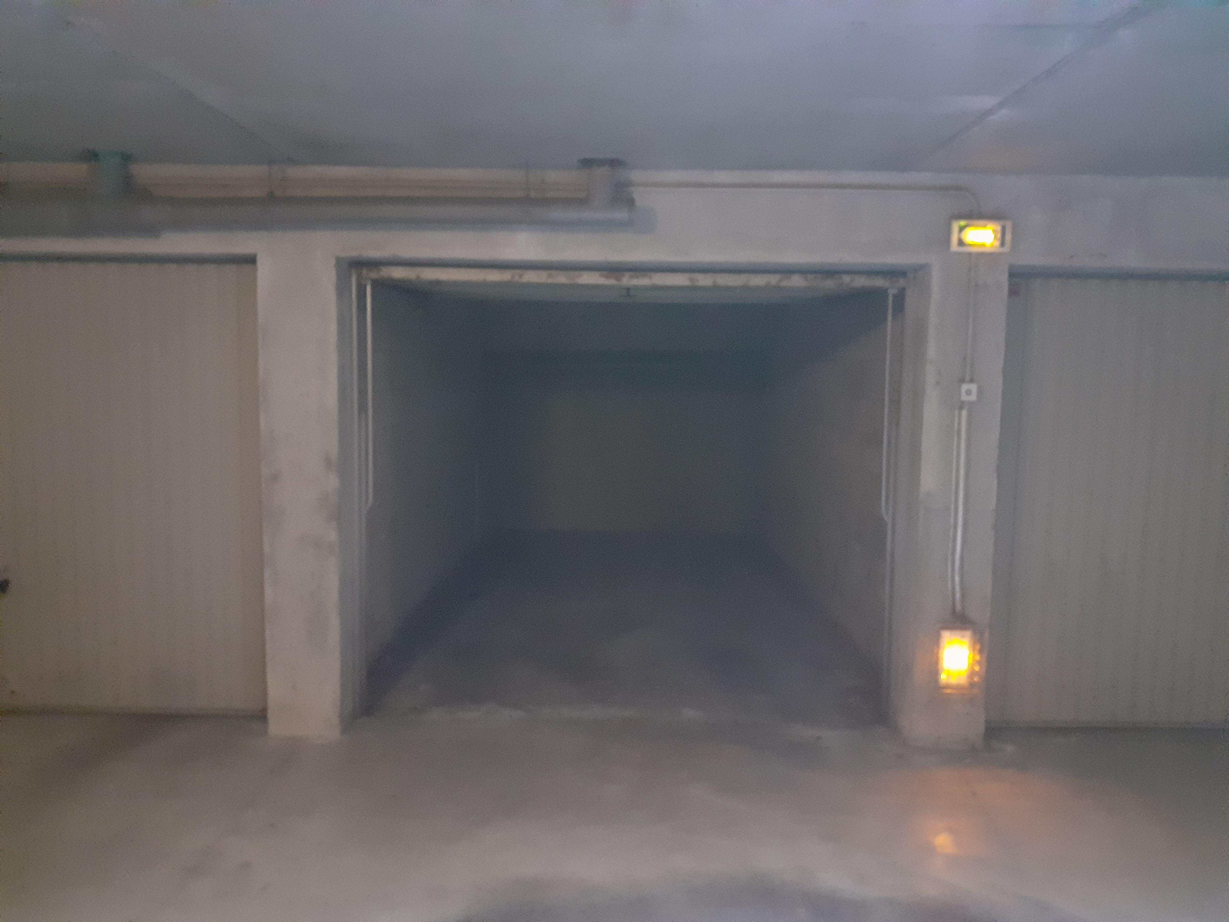 Location garage fermé / Stationnement de 15m²