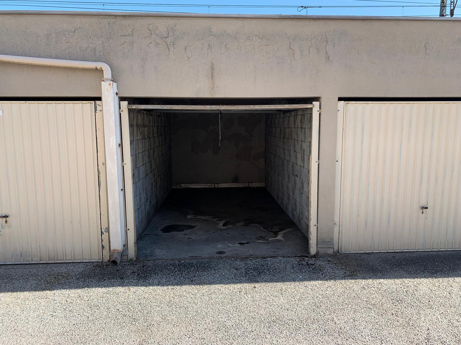 Garage de plain pied pour déménagement ou parking