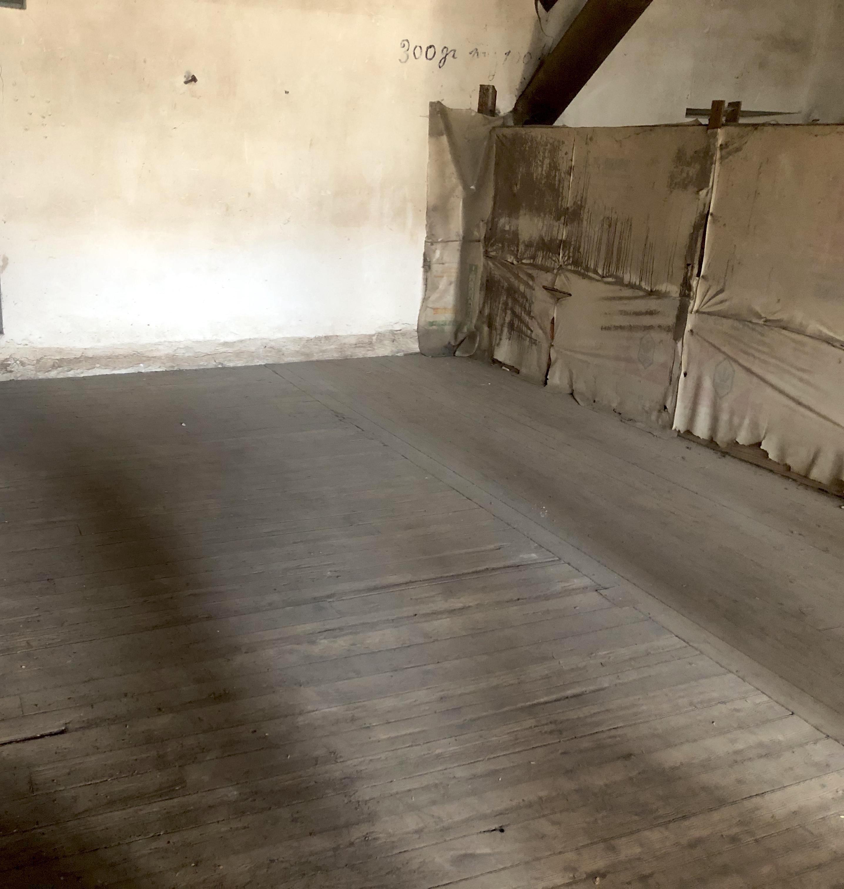 STOCKAGE 20m² - Particuliers et professionnels - Proche