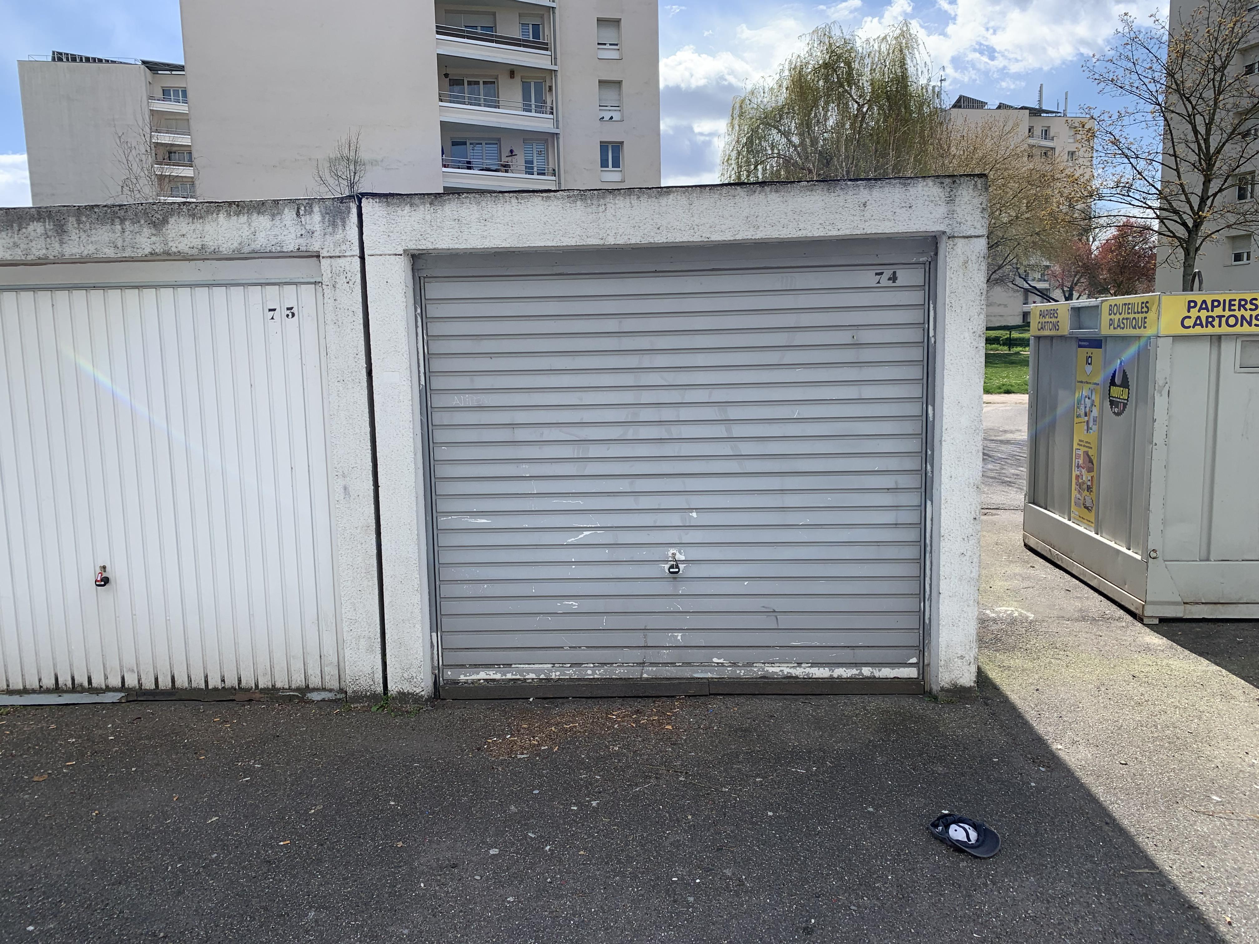Box fermé RDC à louer