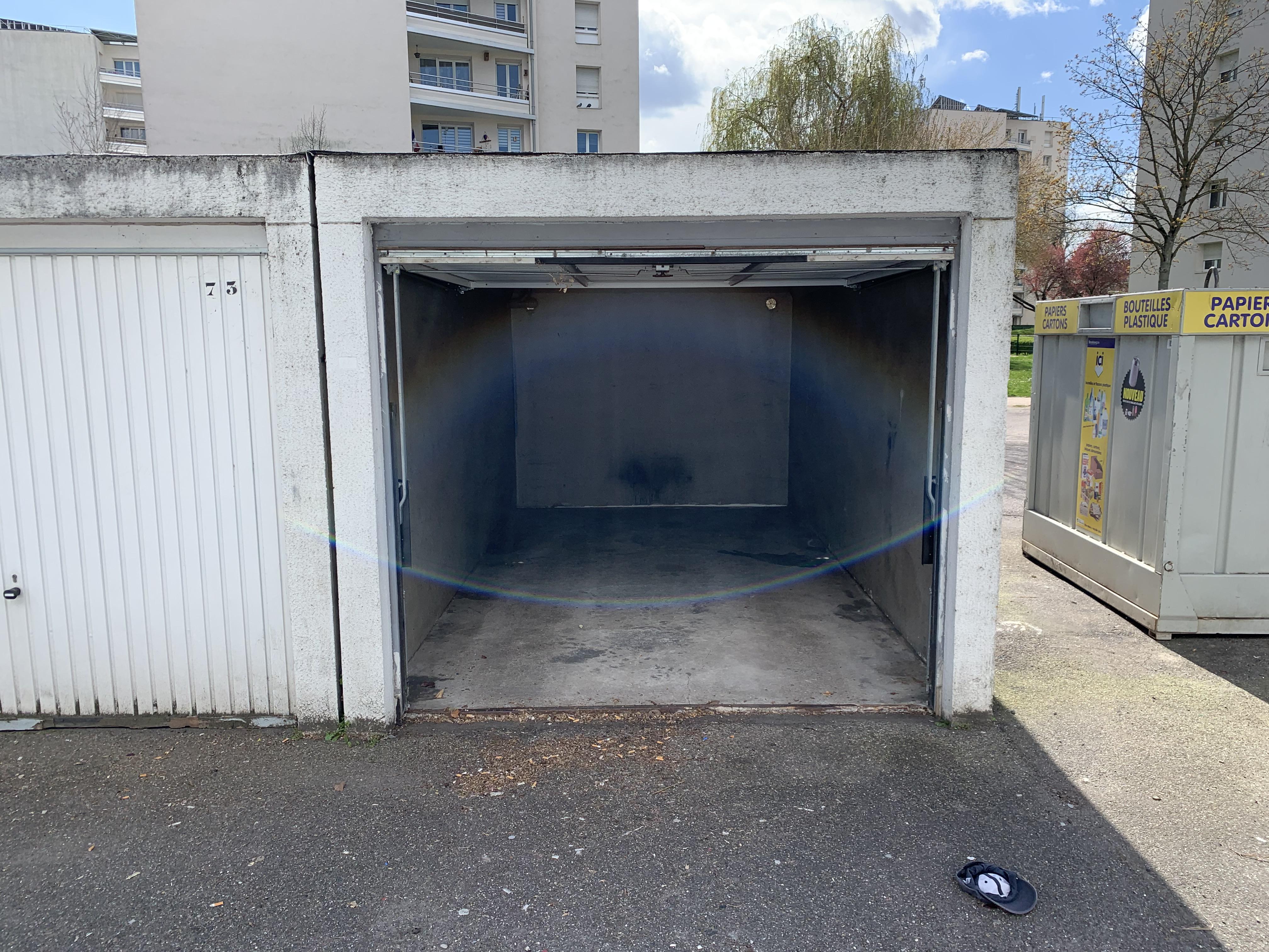 Box fermé RDC à louer