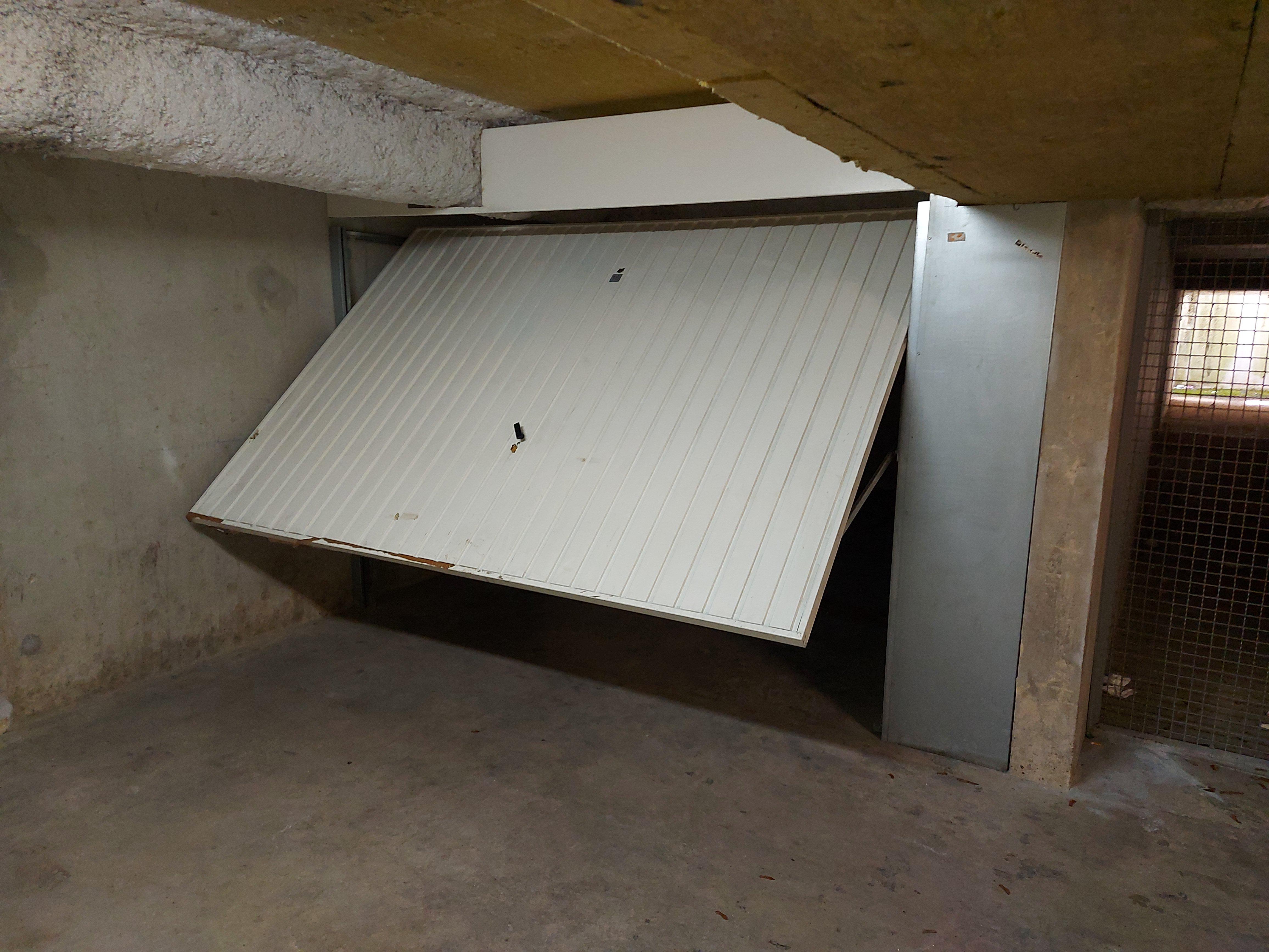 Grand garage / Box à louer