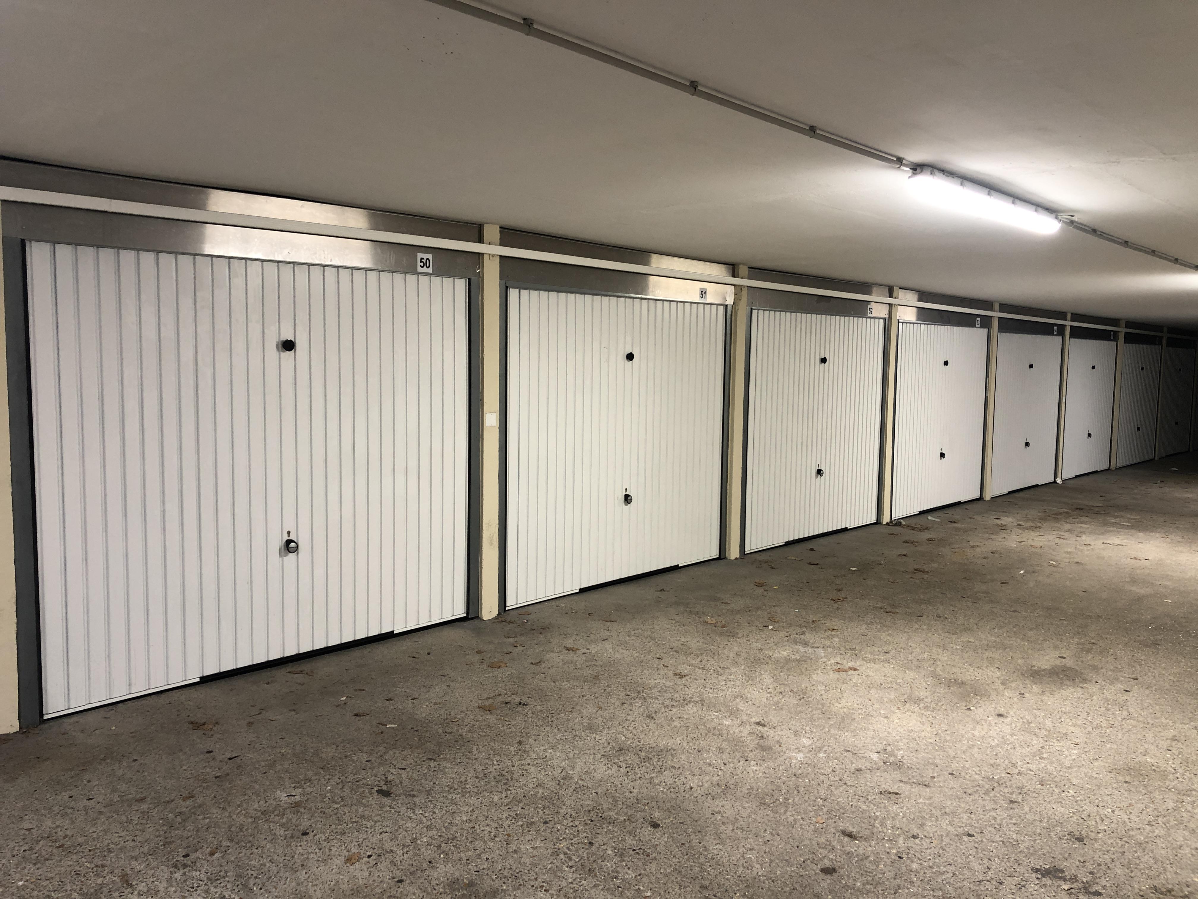 Location : garage fermé pour stationnement / Sotteville-lès-Rouen