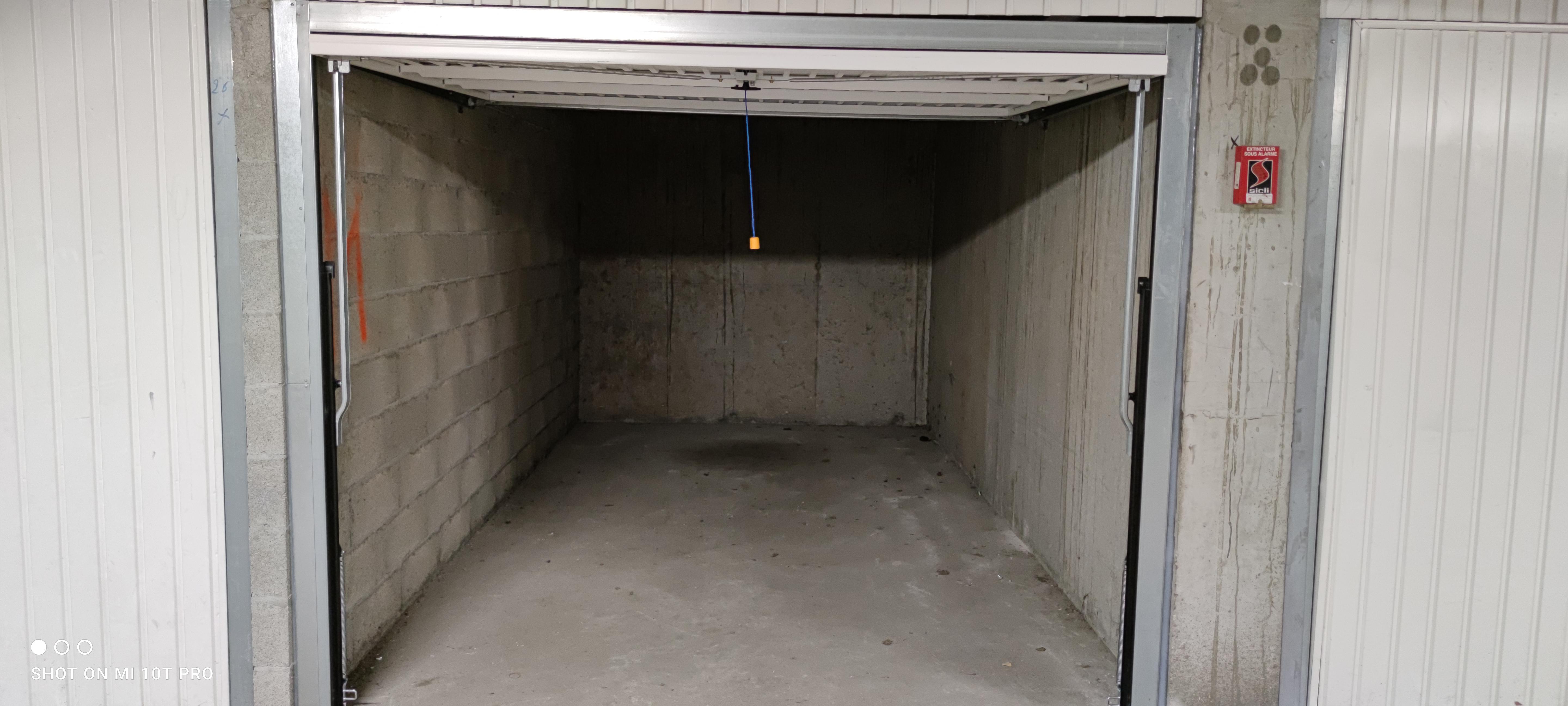 Garage à louer / Isle d'Abeau