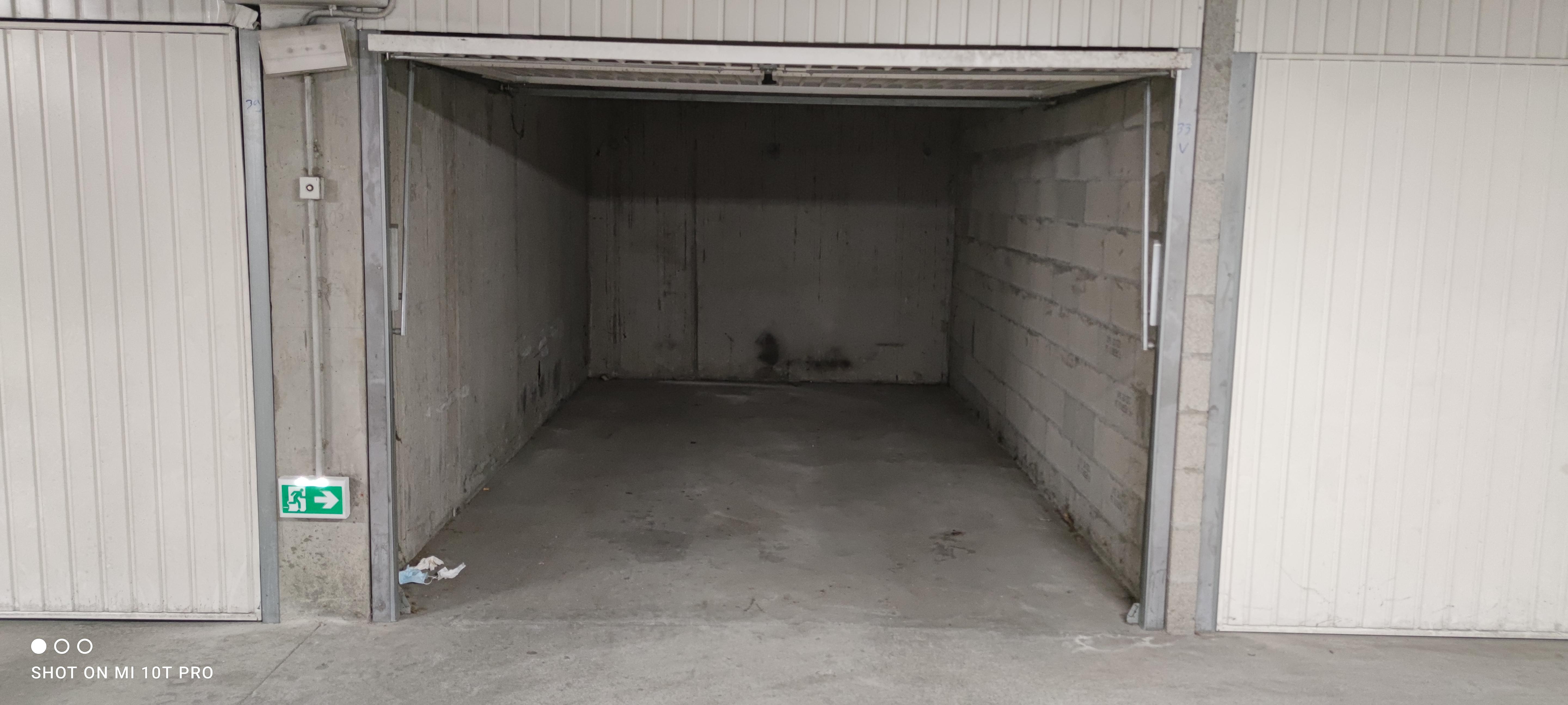 Location grand garage / Stationnement