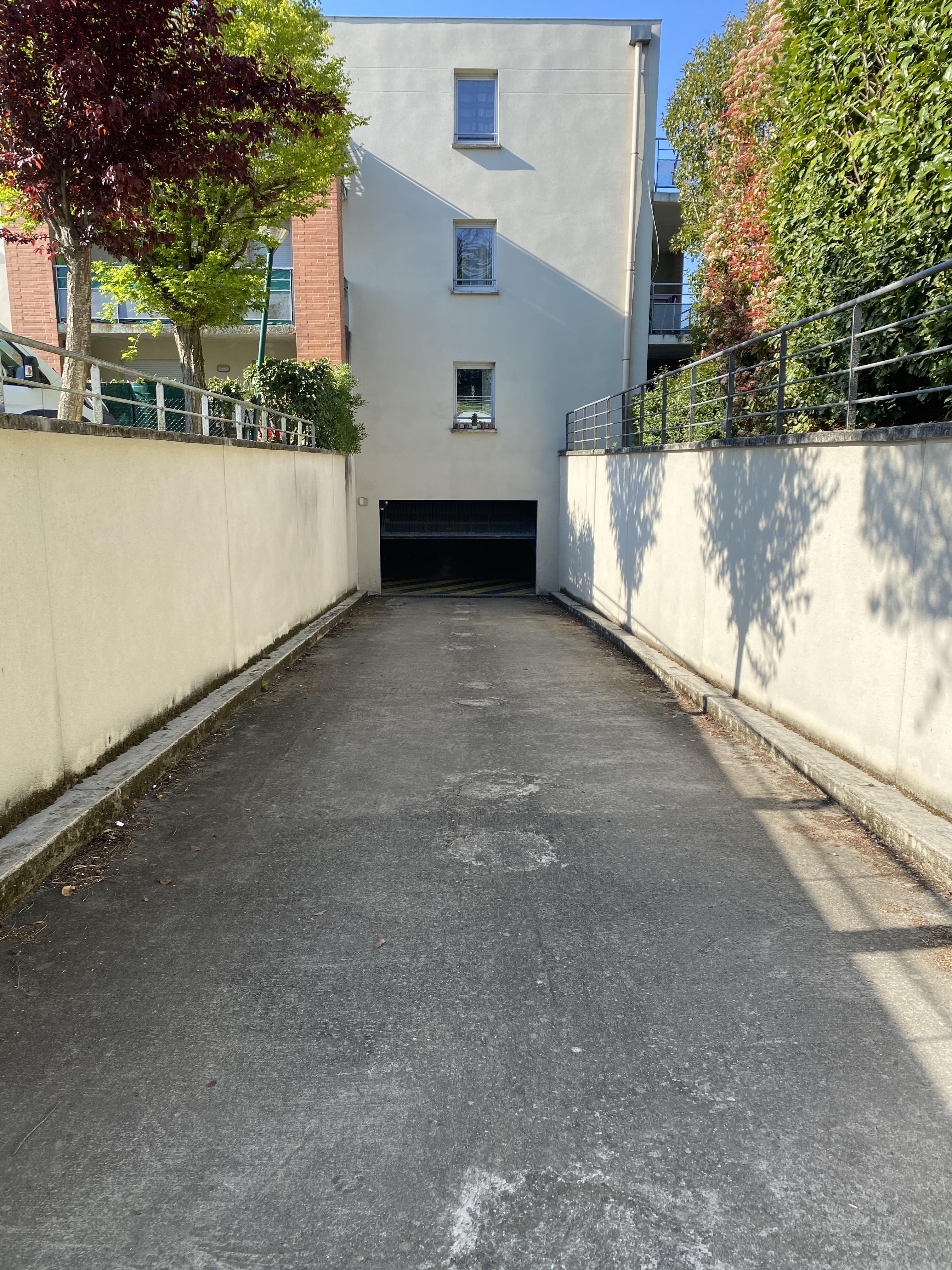 INTRA : Grand box à louer Toulouse 17m²