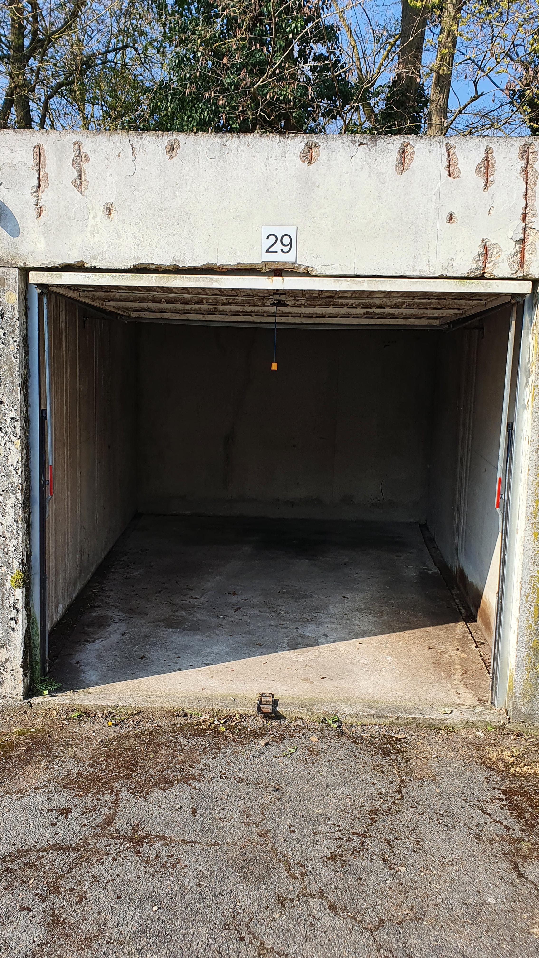 Garage à la location Pomponne