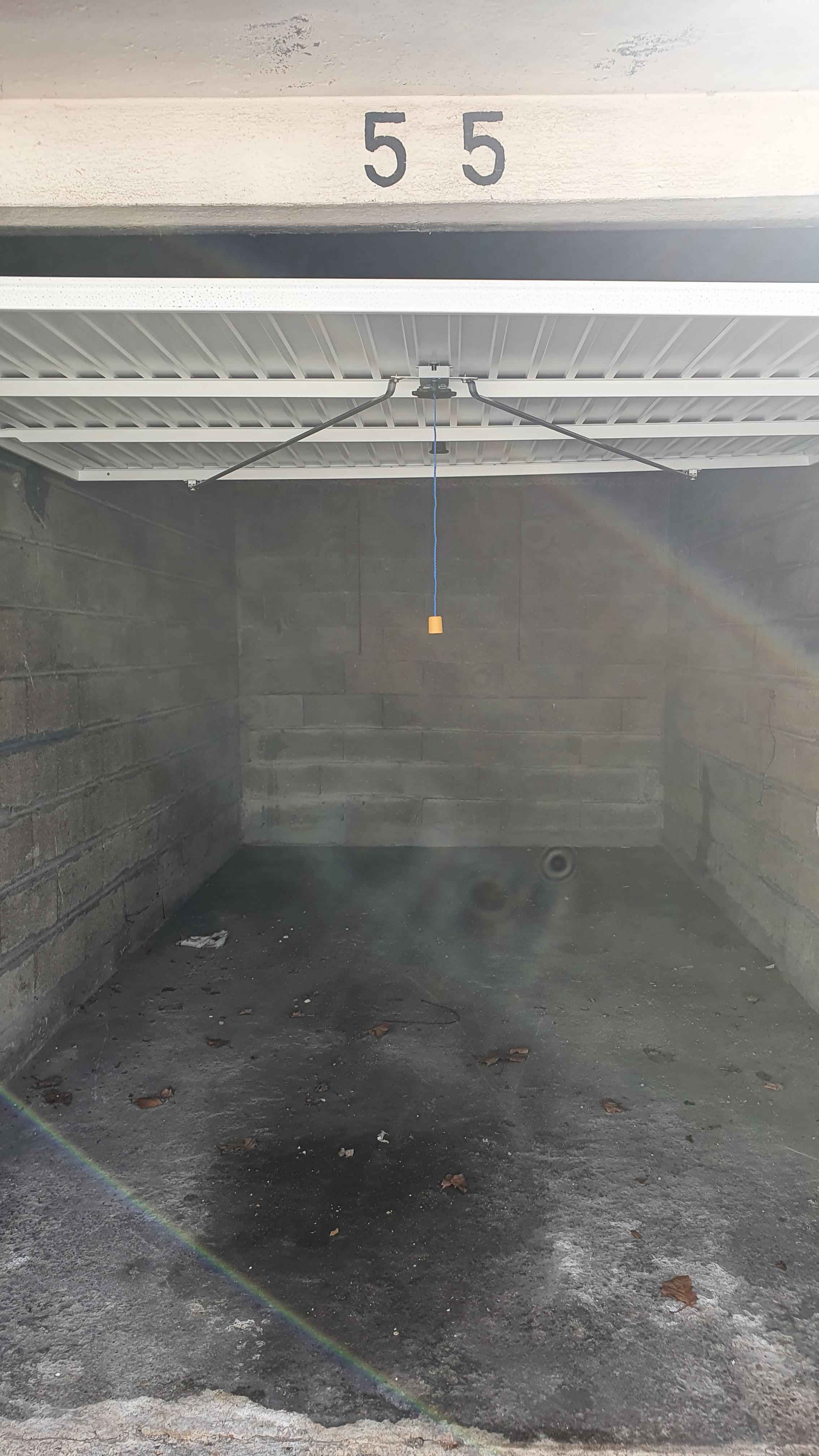 Location garage Neuilly / 13m² en rez de