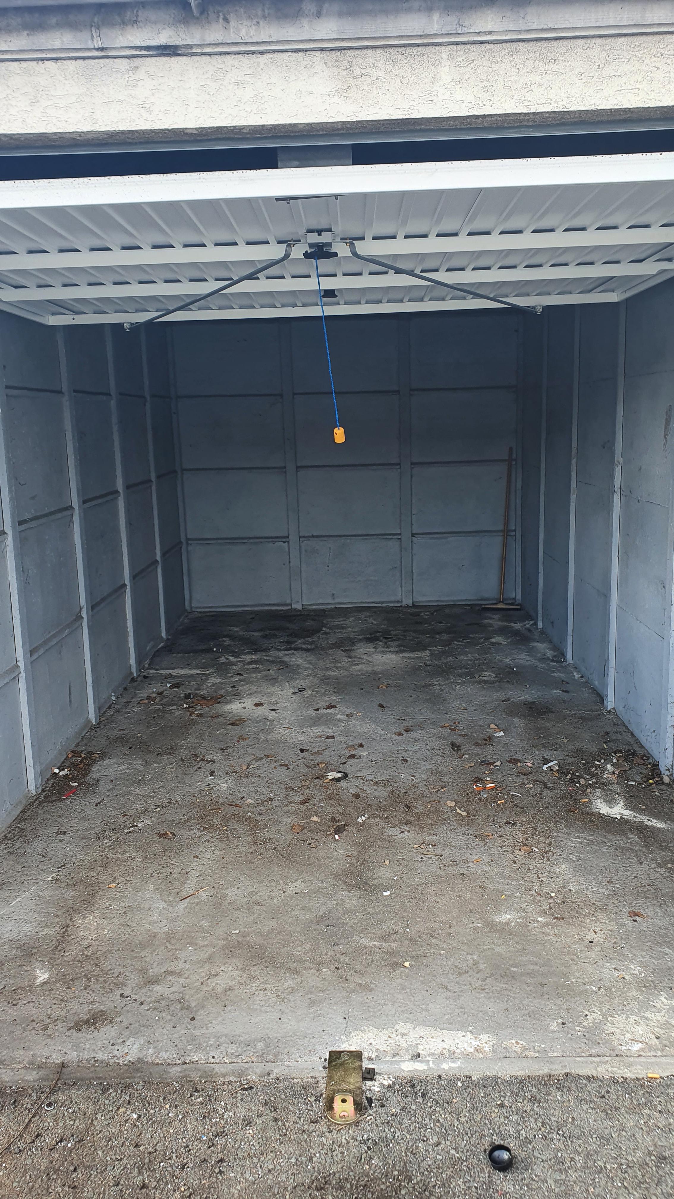 Location : 13m² garage Neuilly